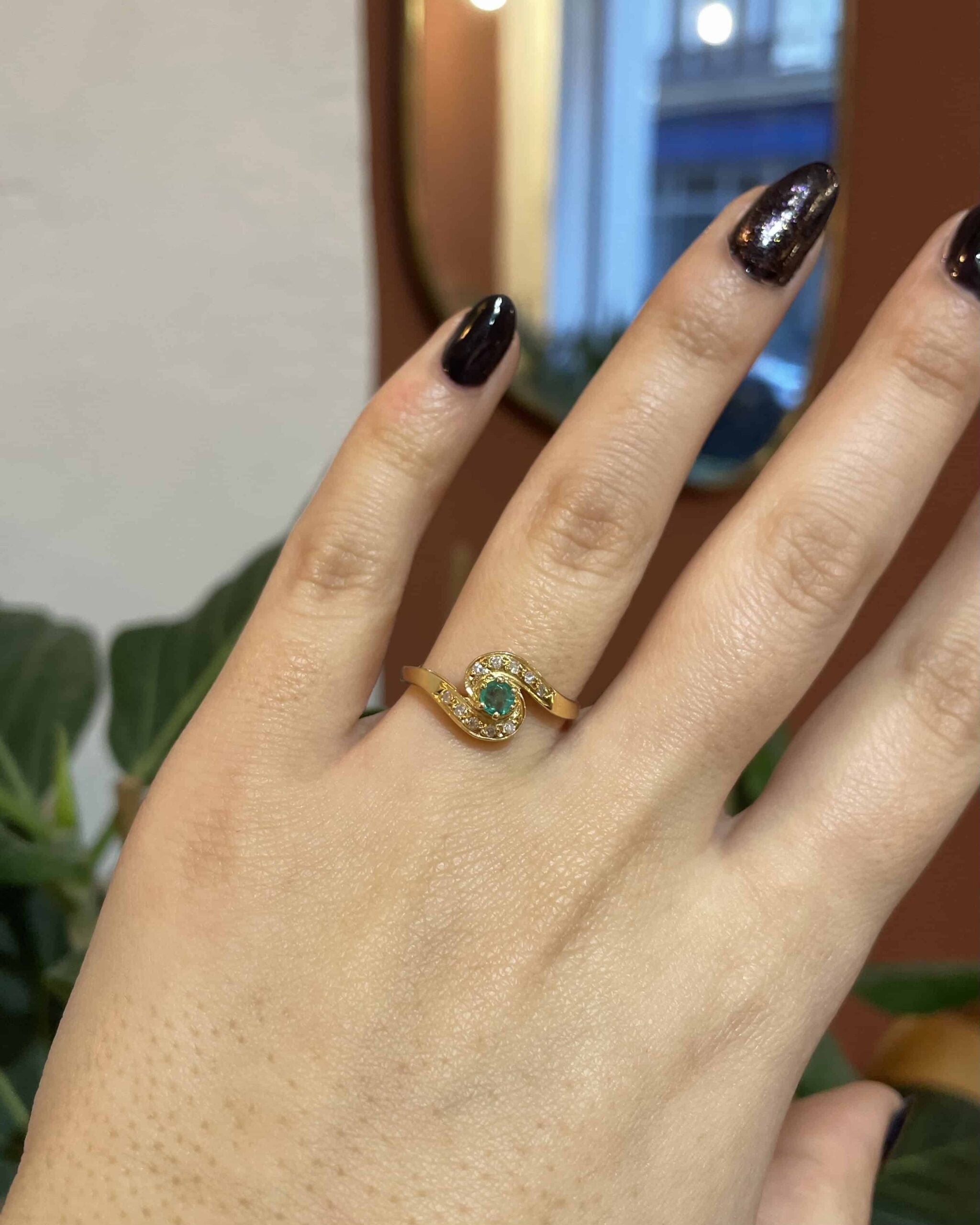 Bague Tourbillon Émeraude et Diamants "Jamsine"