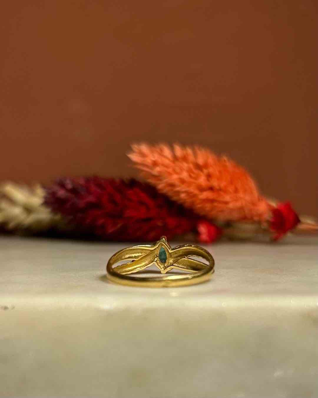 Bague Tourbillon Emeraude "Silvia" - Elliade Paris