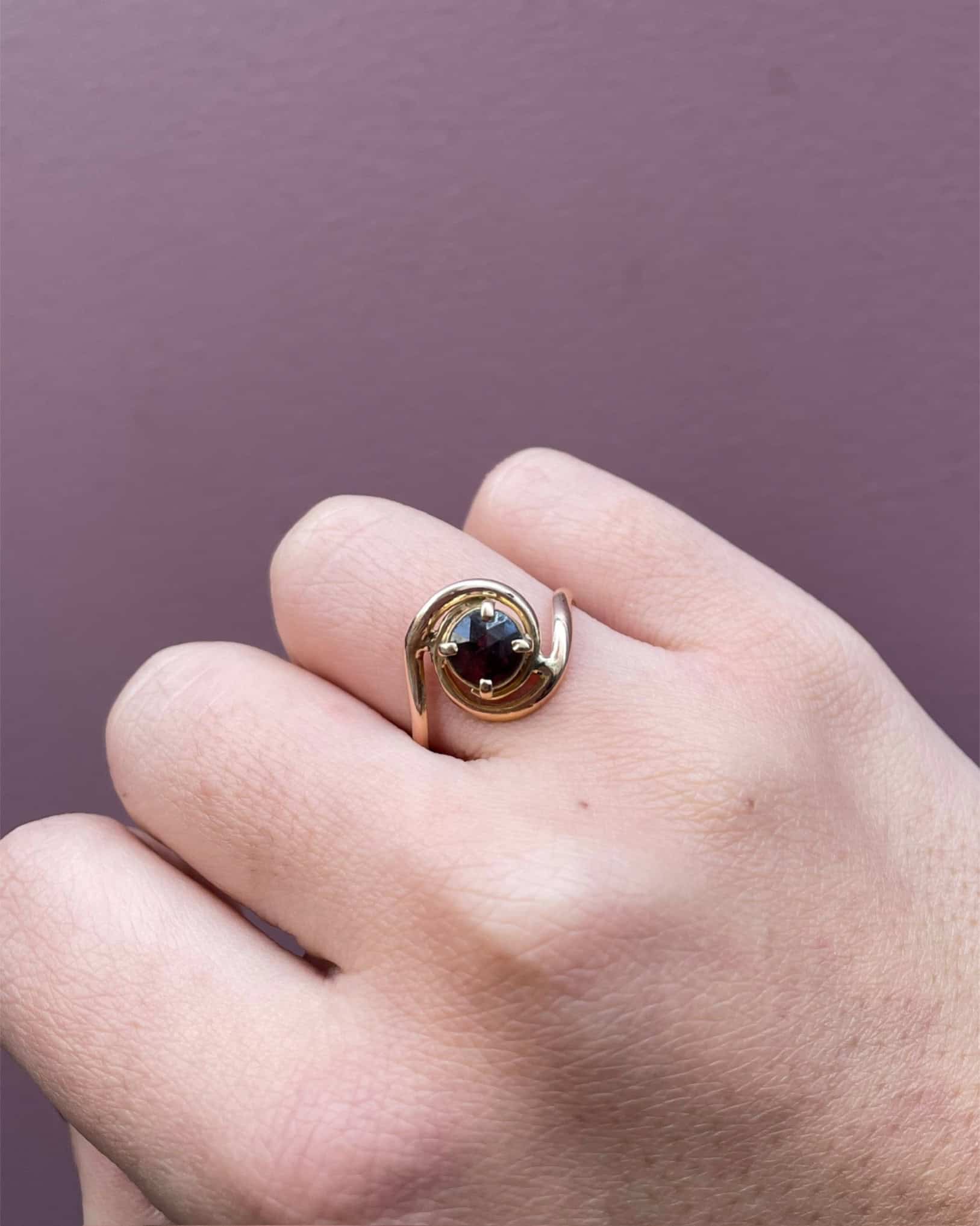 Bague Tourbillon Grenat 0.60 carat "Linoa" - Elliade Paris