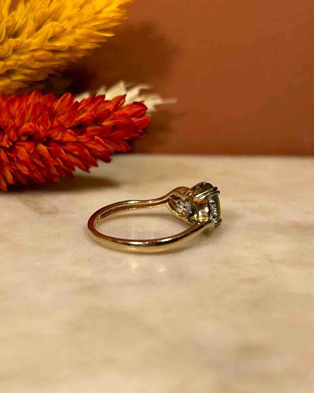 Bague Tourbillon Peridot et Diamants "Loeva" - Elliade Paris