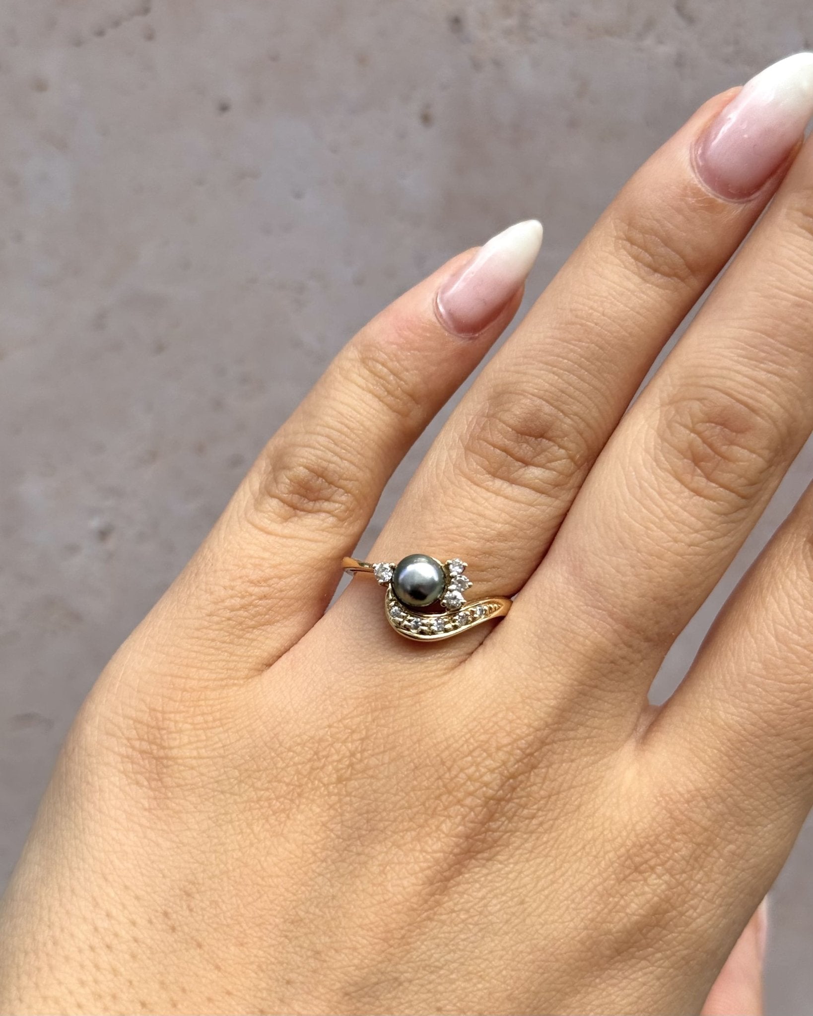 Bague Tourbillon Perle Tahitienne & Diamants "Hina" - Elliade Paris