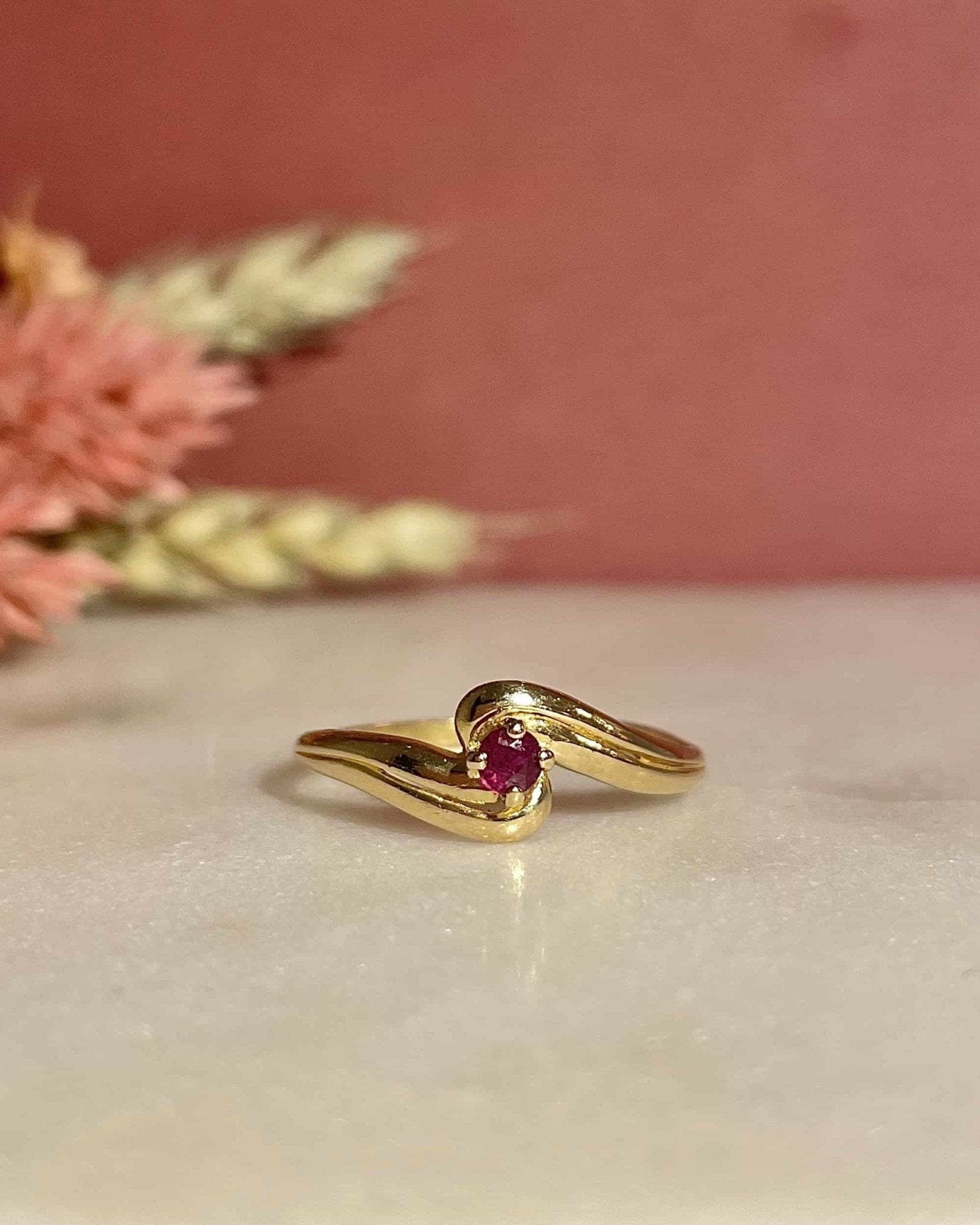 Bague Tourbillon Rubis 0.12 carat "Genevieve" - Elliade Paris