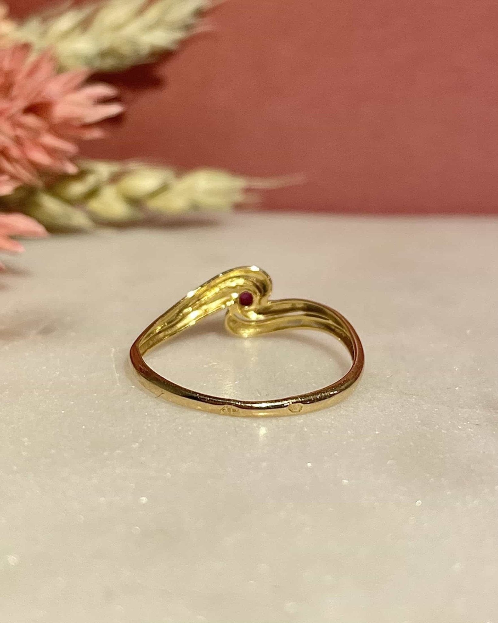 Bague Tourbillon Rubis 0.12 carat "Genevieve" - Elliade Paris