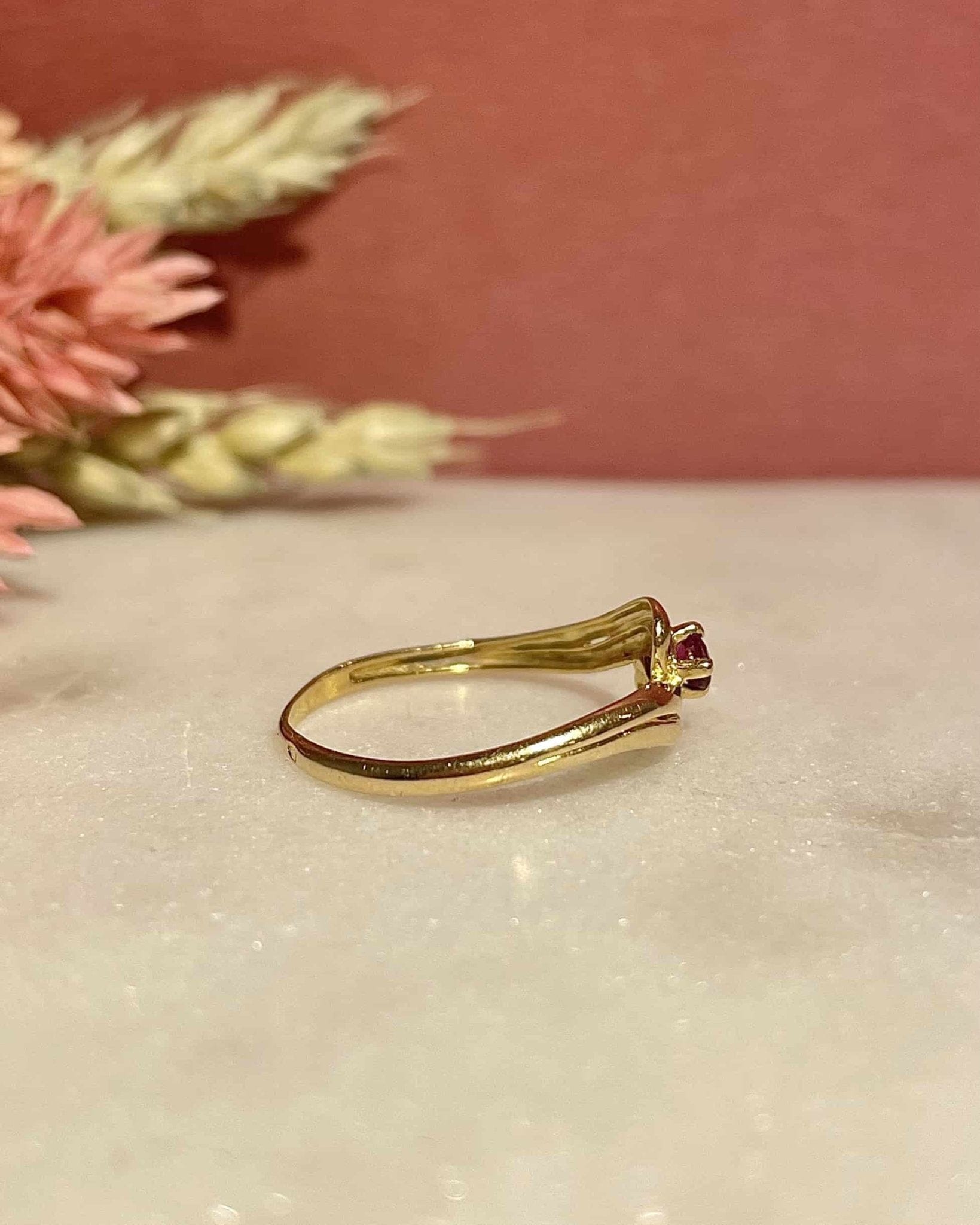 Bague Tourbillon Rubis 0.12 carat "Genevieve" - Elliade Paris