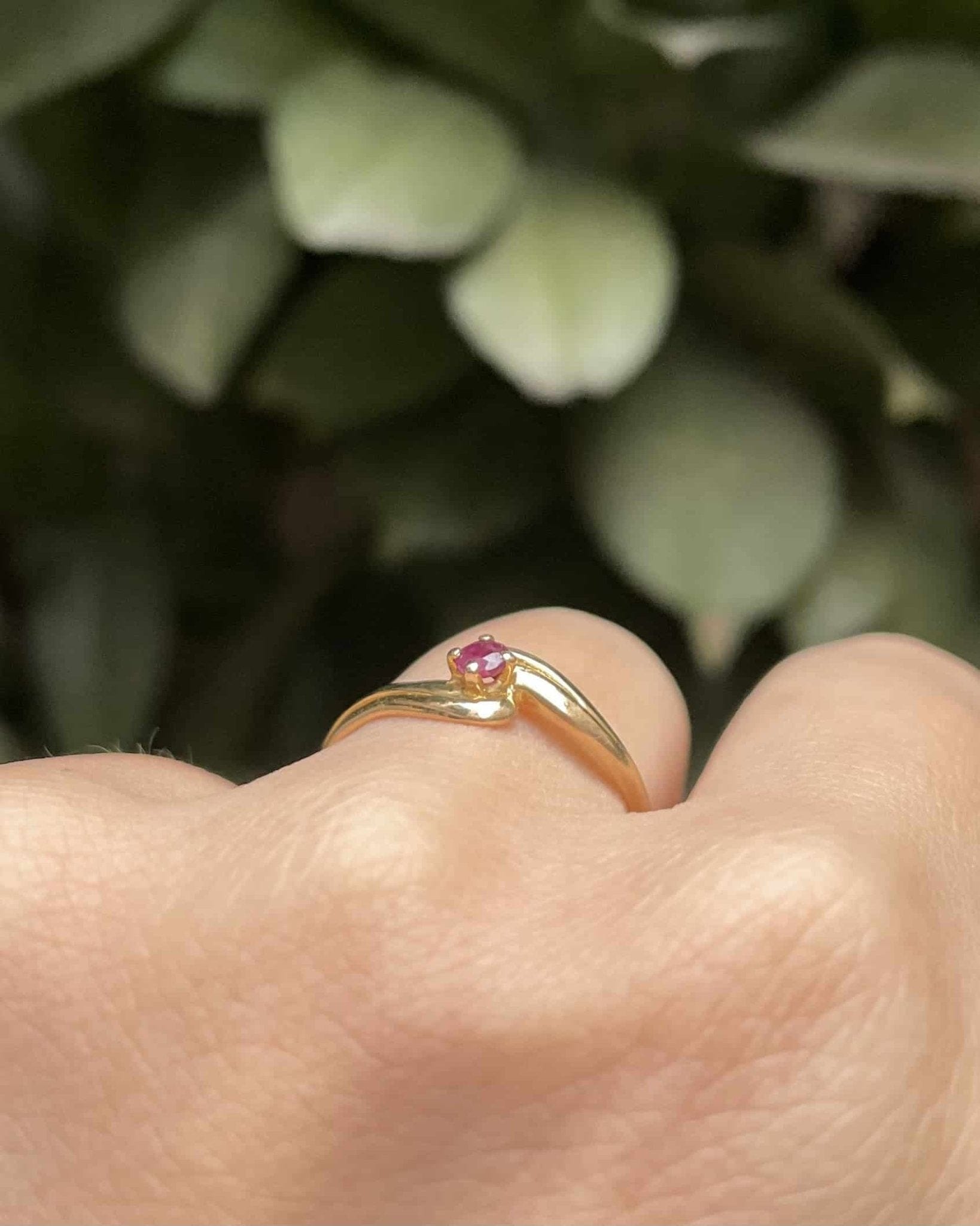 Bague Tourbillon Rubis 0.12 carat "Genevieve" - Elliade Paris