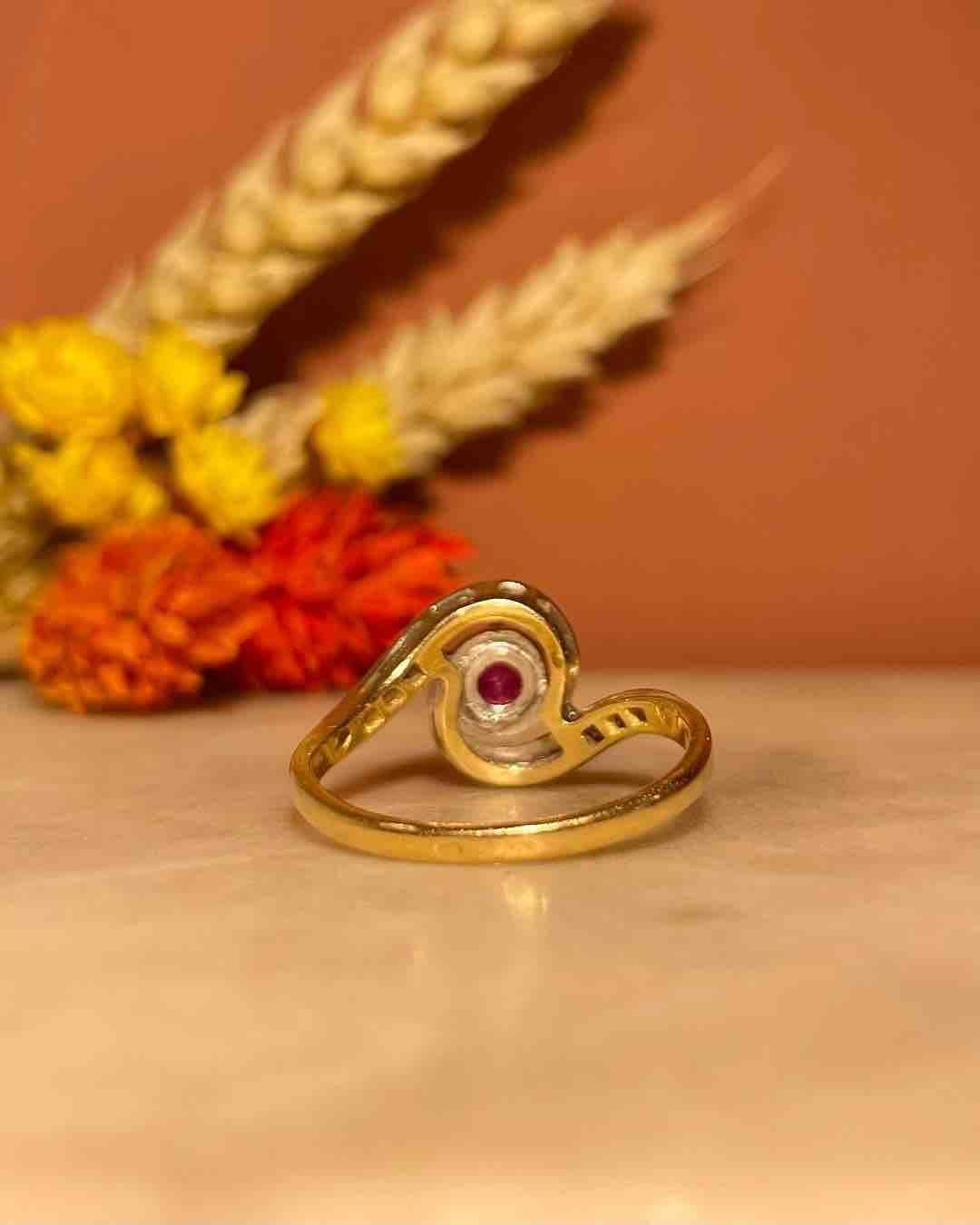 Bague Tourbillon Rubis 0.40 Carat & 14 Diamants "Azaylie" - Elliade Paris