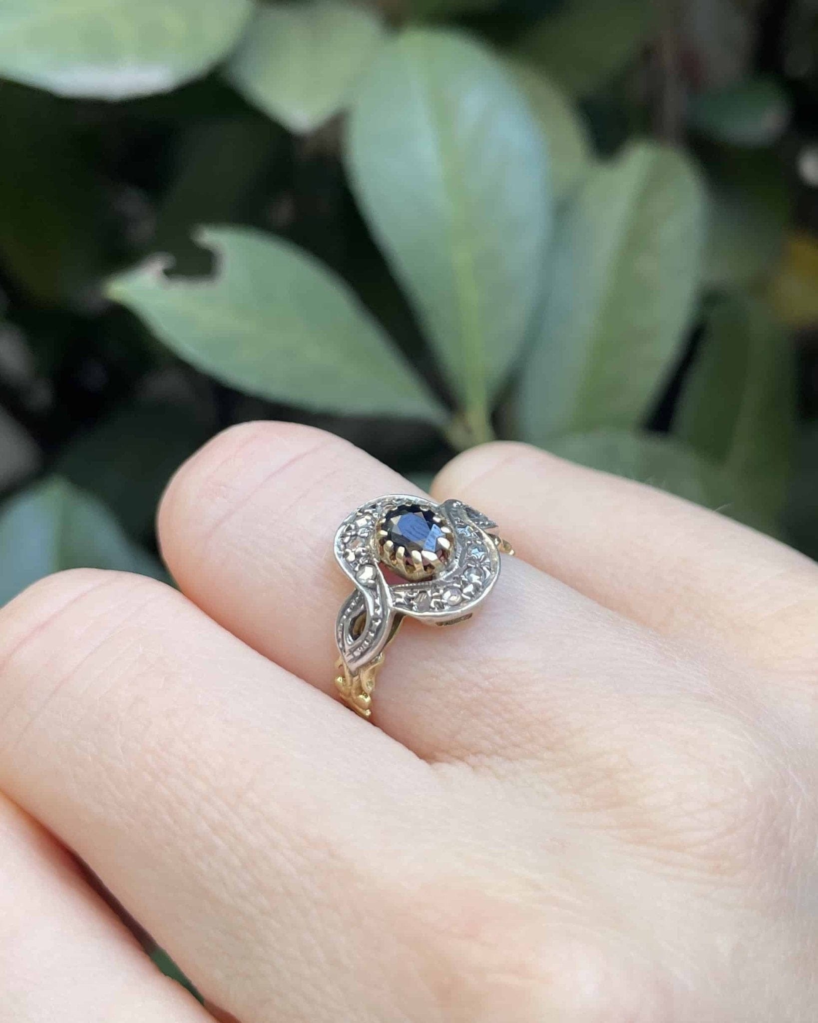 Bague Tourbillon Saphir et Diamants "Eryn" - Elliade Paris