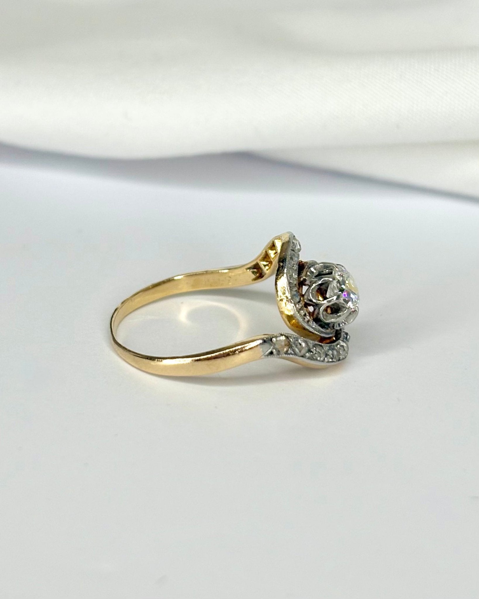 Bague Tourbillon Style Art Nouveau Diamants 0.40 carat "Tallulah" - Elliade Paris