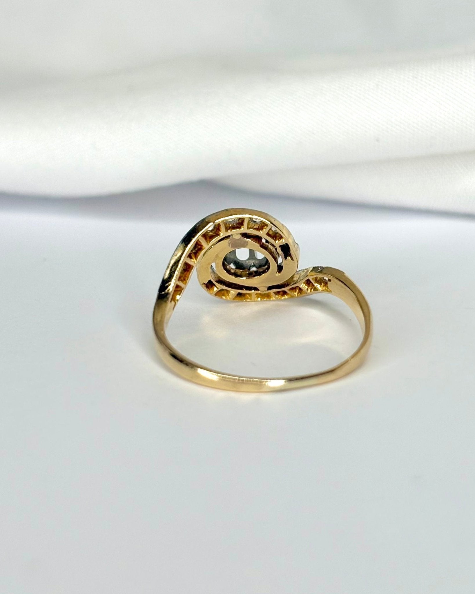 Bague Tourbillon Style Art Nouveau Diamants 0.40 carat "Tallulah" - Elliade Paris