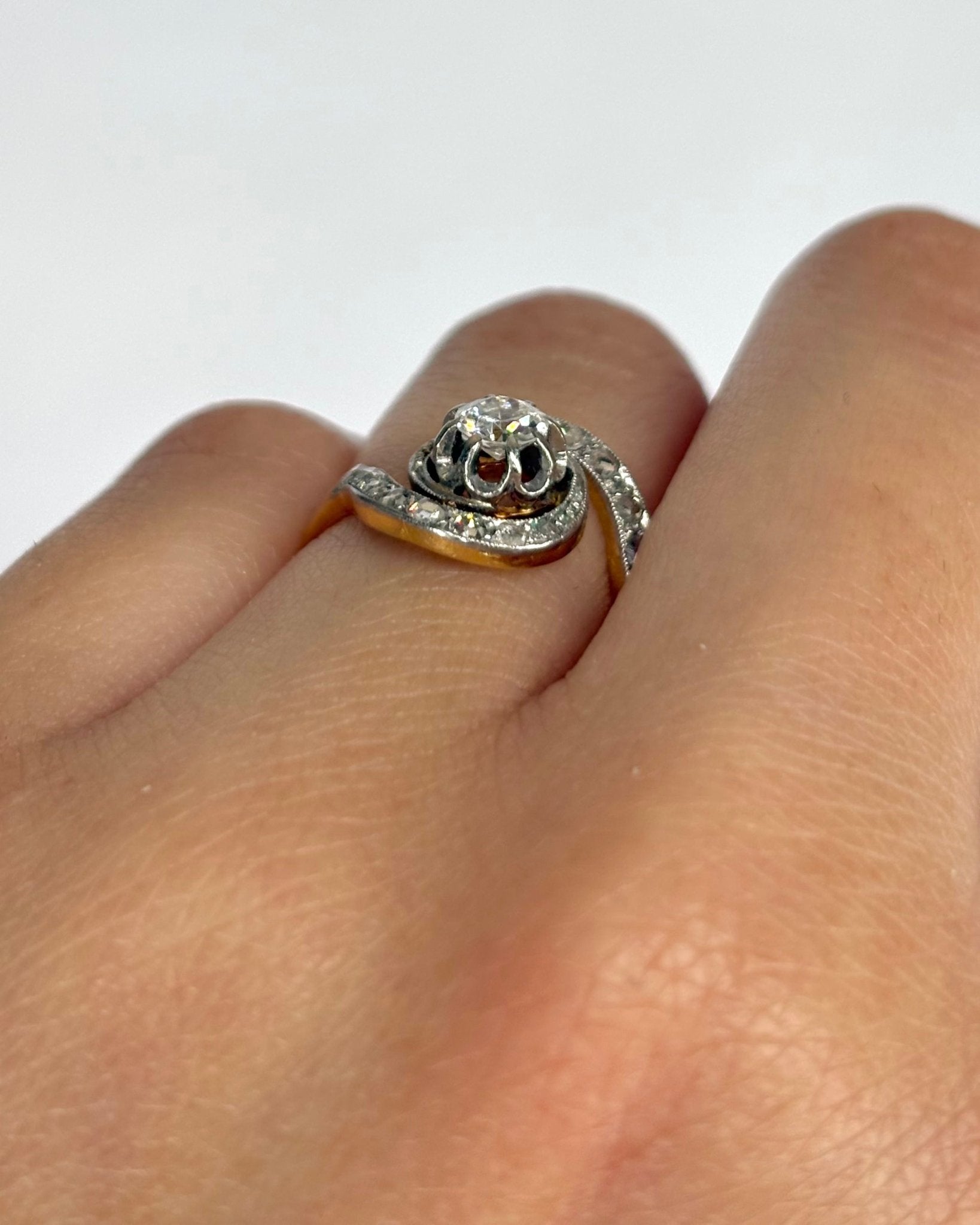 Bague Tourbillon Style Art Nouveau Diamants 0.40 carat "Tallulah" - Elliade Paris