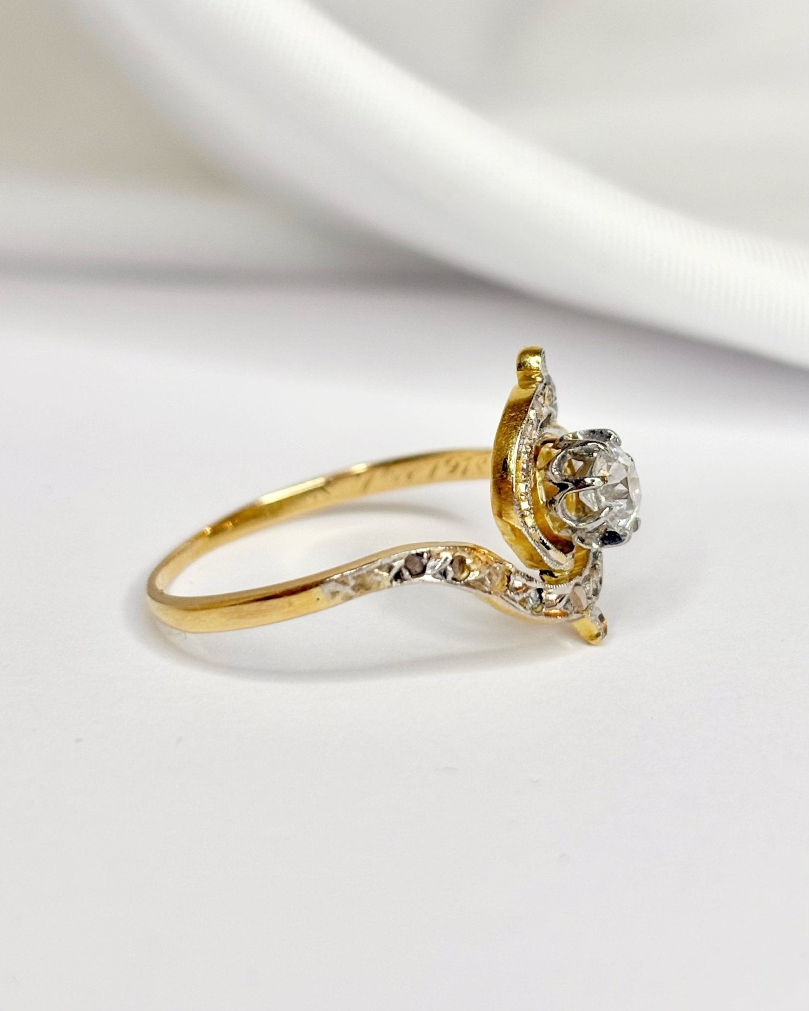 Bague Tourbillon Style Art Nouveau Diamants 0.41 carat "Jane" - Elliade Paris