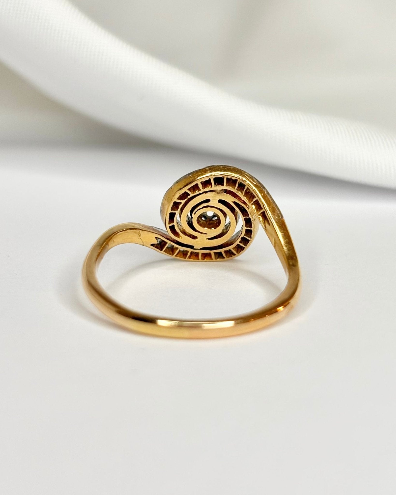 Bague Tourbillon Style Art Nouveau Diamants "Magdalena" - Elliade Paris