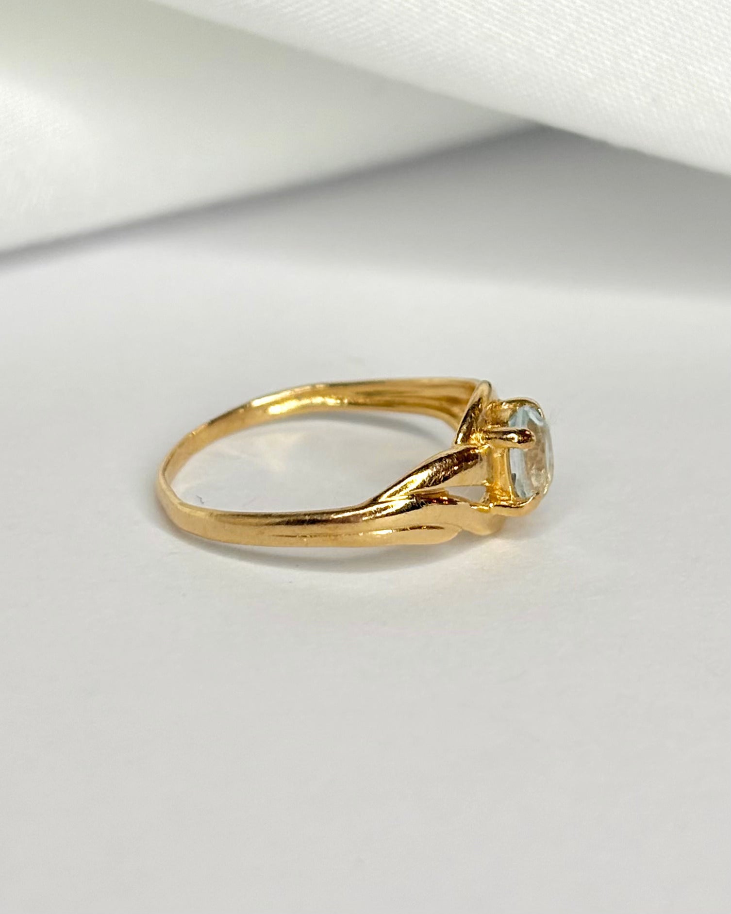 Bague Tourbillon Topaze 0.50 carat “Aynah” - Elliade Paris