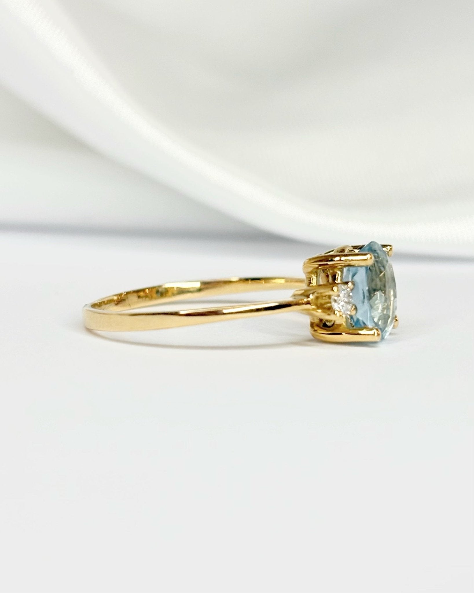 Bague Trilogie Aigue - Marine 0.95 carat & Diamants "Fiona" - Elliade Paris