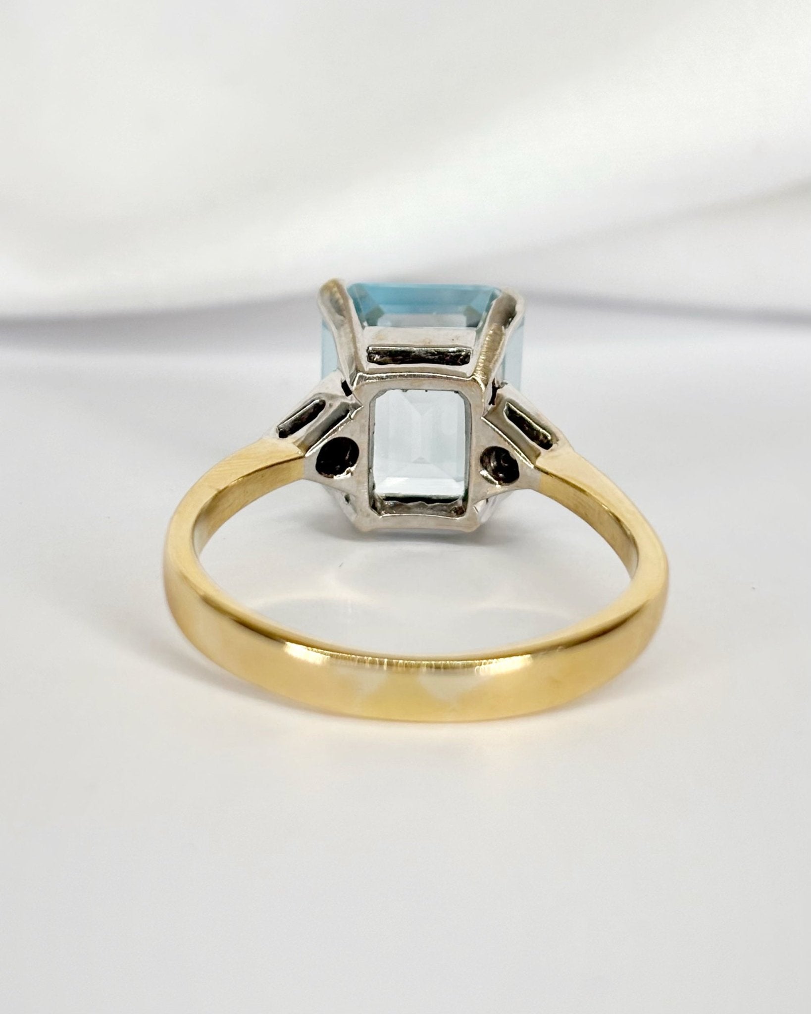 Bague Trilogie Aigue - Marine 5 carats & 6 Diamants "Solange" - Elliade Paris