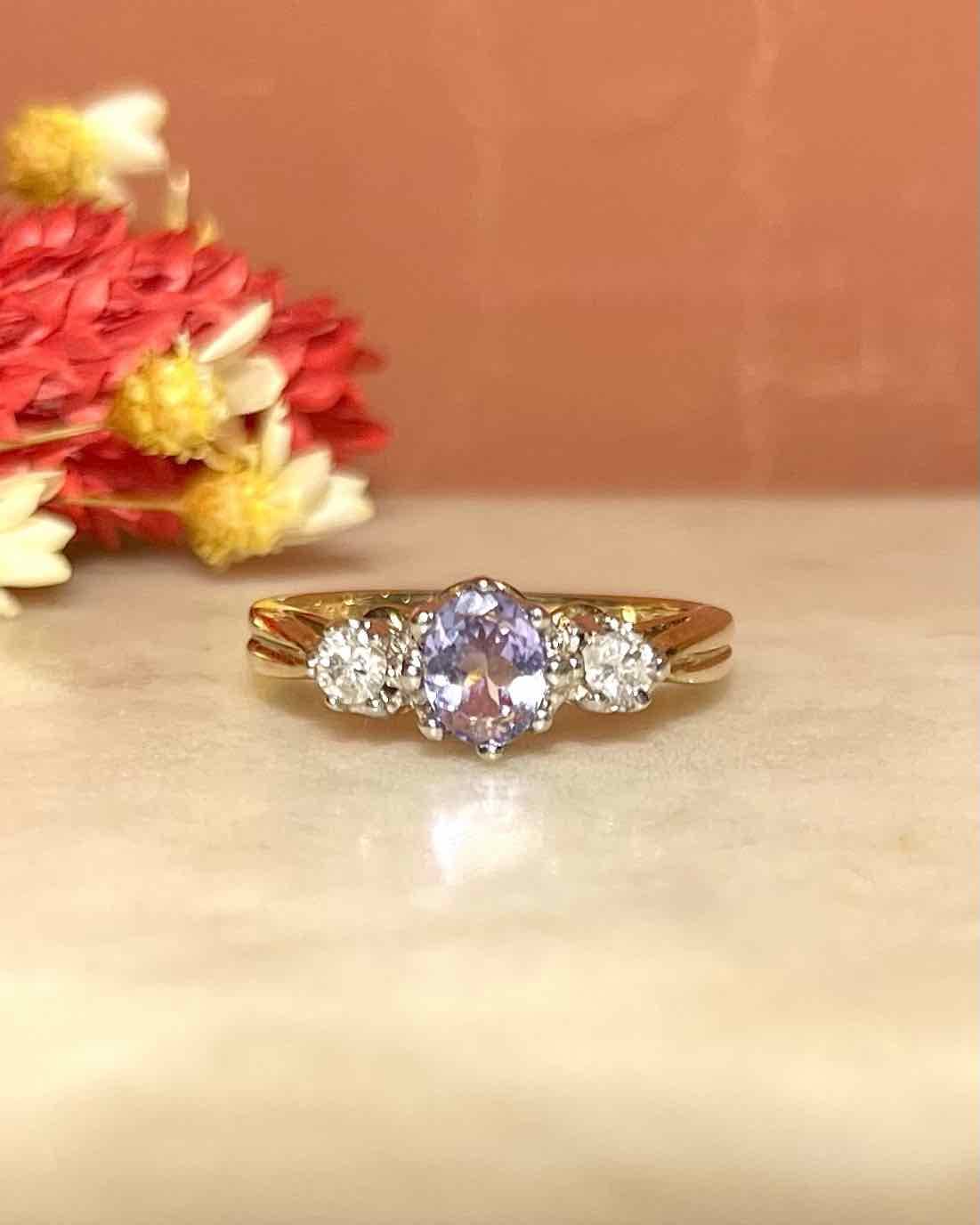 Anillo de trilogía de tanzanita y diamantes "Rina"