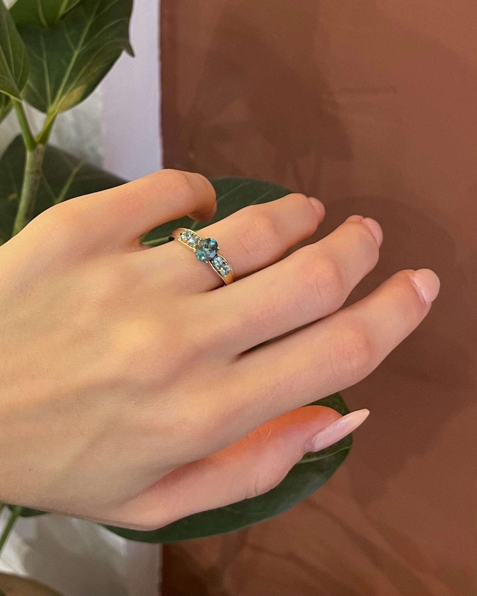Bague Trilogie Apatite Verte 1.50 carat "Mai - Li" - Elliade Paris