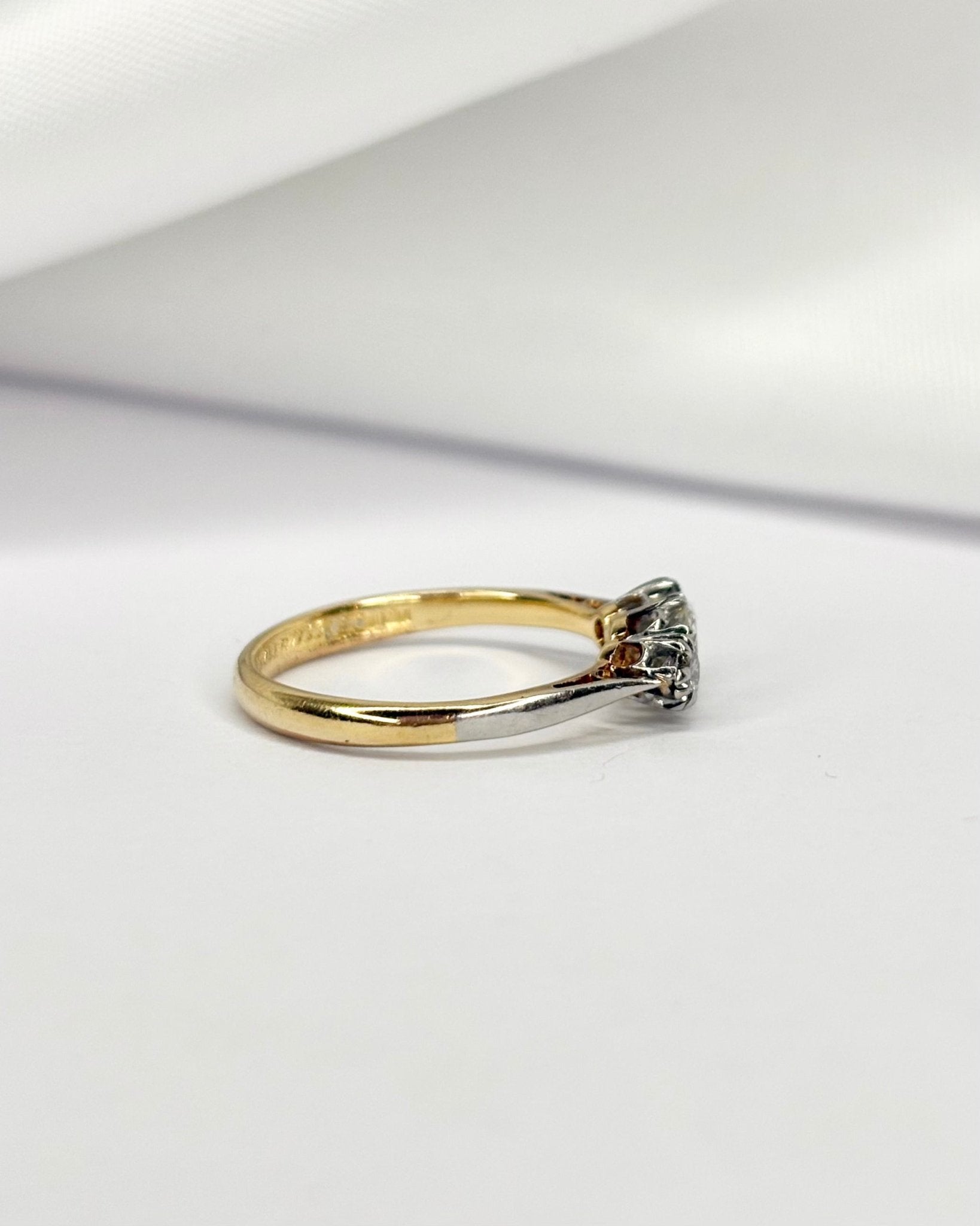 Bague Trilogie Art Deco Diamants 0.44 carat "Clara" - Elliade Paris