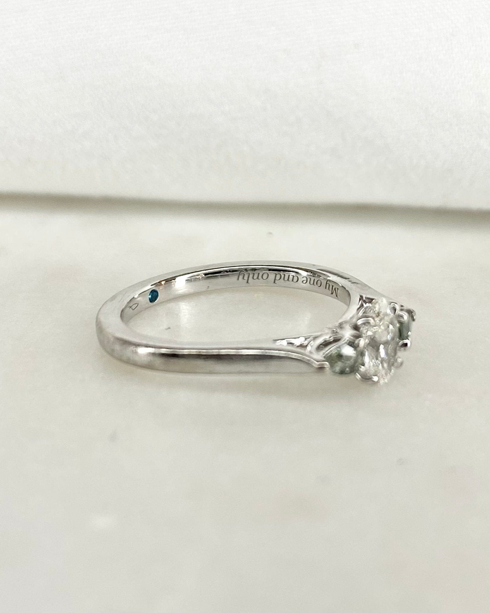 Bague Trilogie Diamant ovale 0.37 carat & Tourmalines "Athénaïs" - Elliade Paris