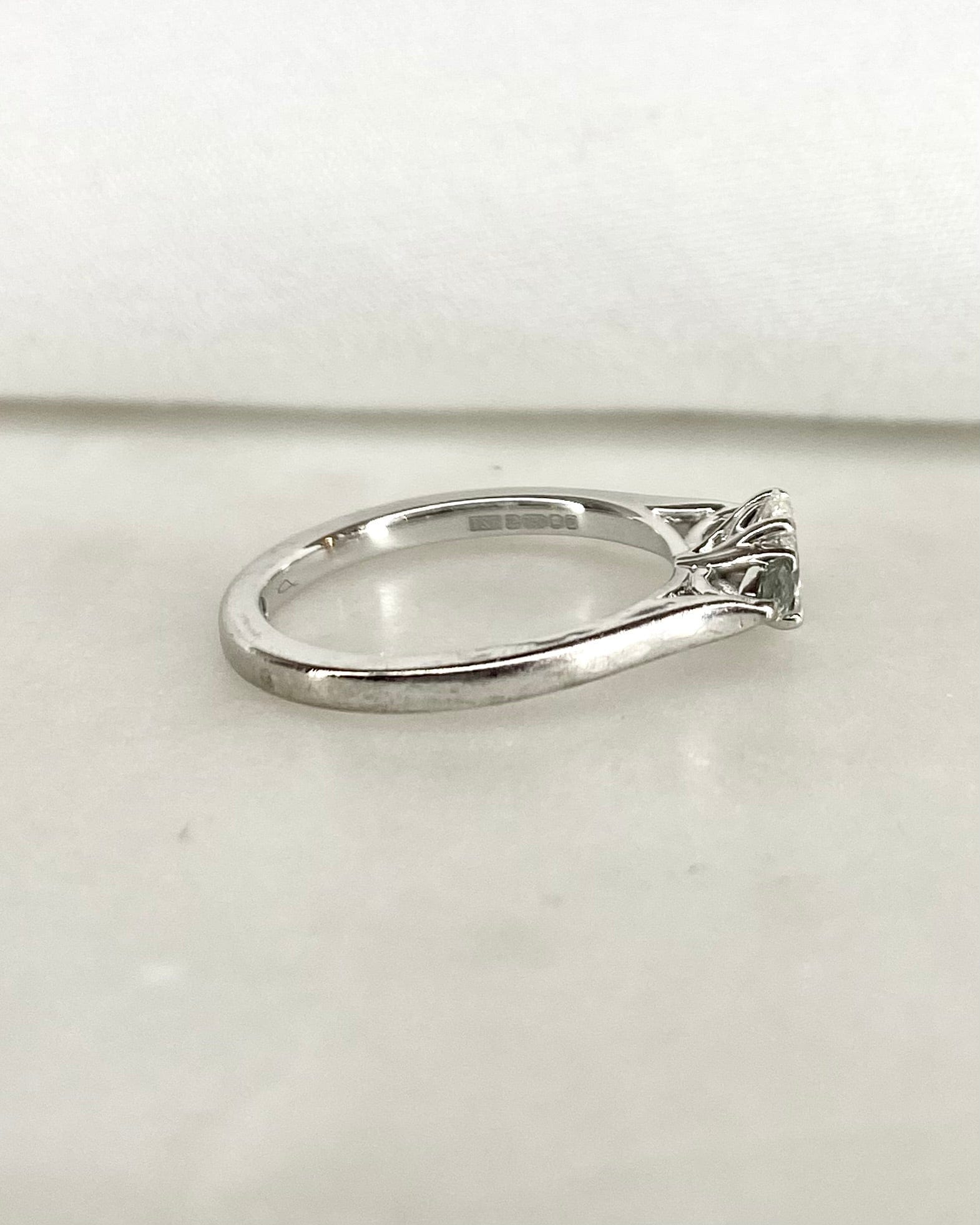 Bague Trilogie Diamant ovale 0.37 carat & Tourmalines "Athénaïs" - Elliade Paris