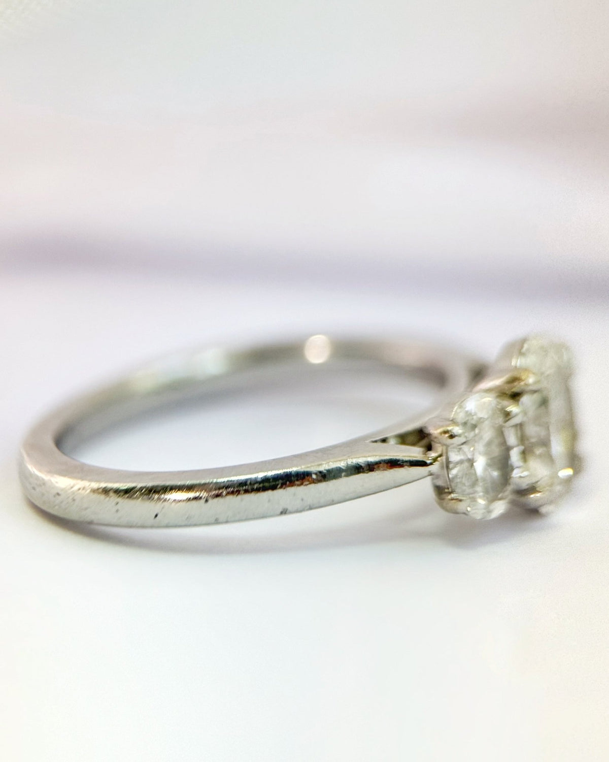 Bague Trilogie Diamants ovale 1.70 carat G/VS "Pénelope" - Elliade Paris