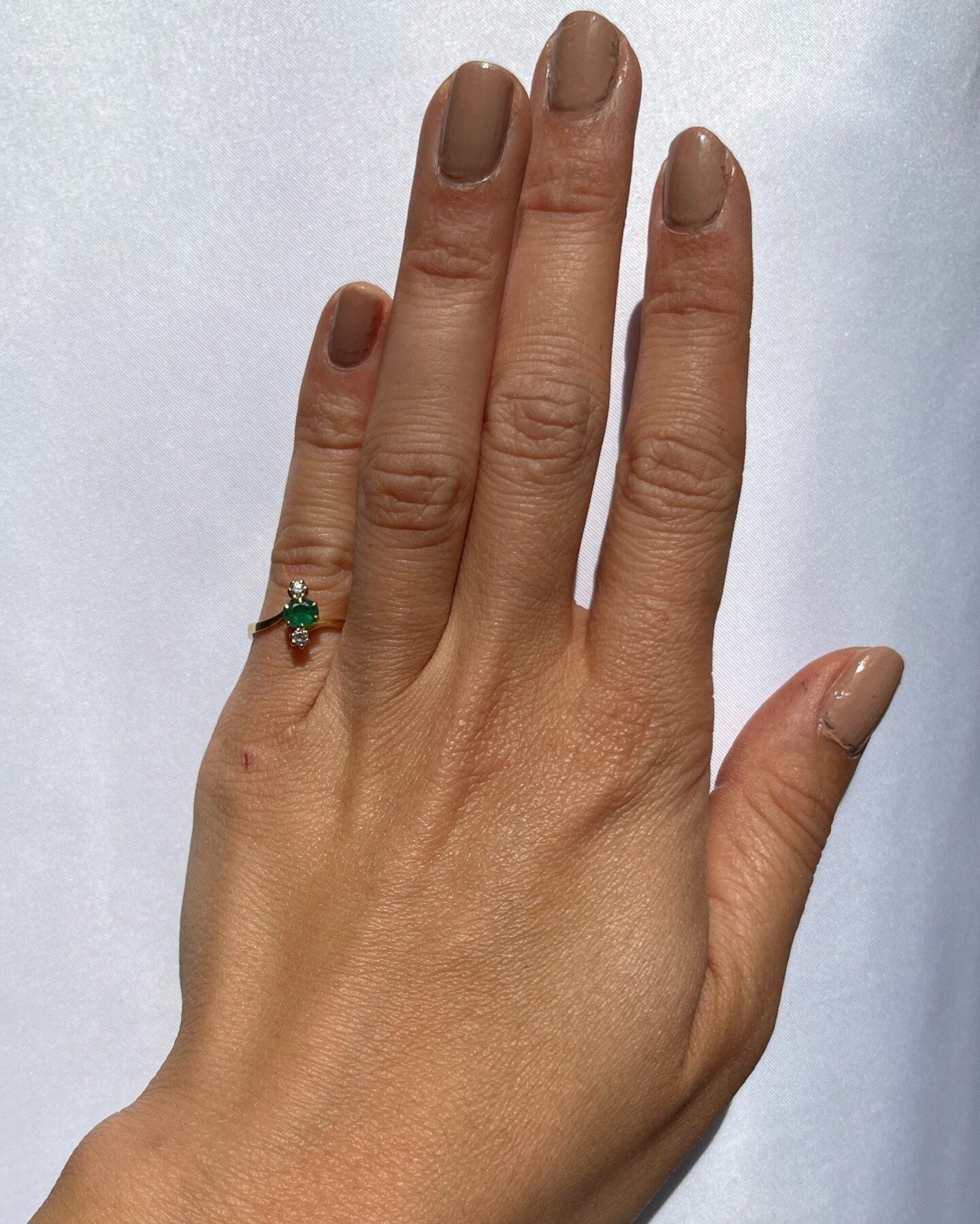 Anillo "Nélia" de trilogía de esmeraldas y diamantes