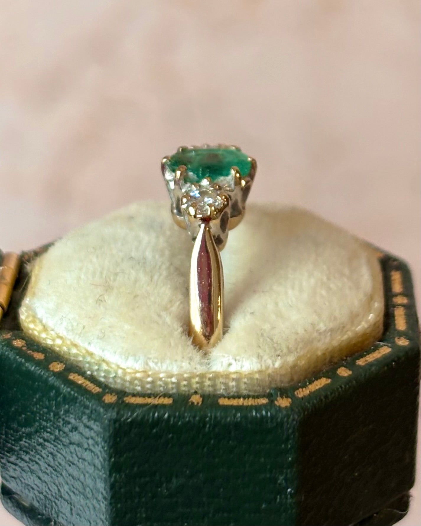 Bague Trilogie Émeraude 0.30 carat & Diamants "Suzanne" - Elliade Paris