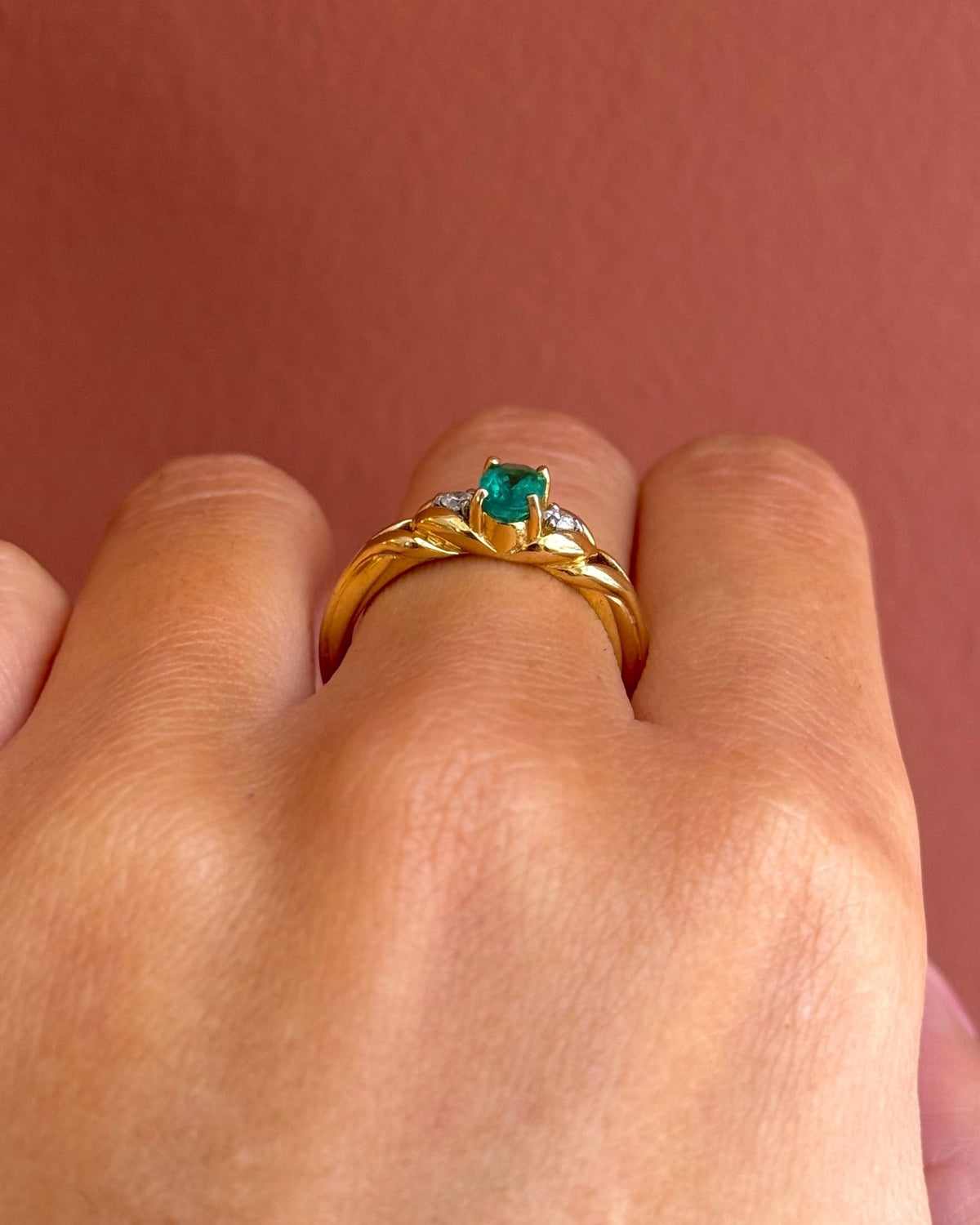 Bague Trilogie Émeraude 0.65 carat & Diamants "Loriane" - Elliade Paris
