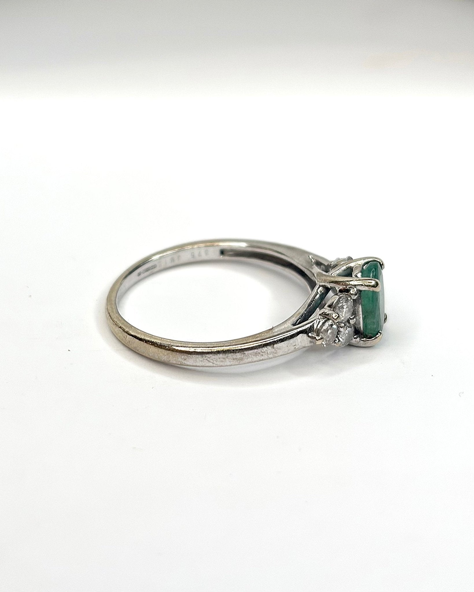 Bague Trilogie Émeraude 0.70 carat & Diamants 0.35 carat "Hélène" - Elliade Paris
