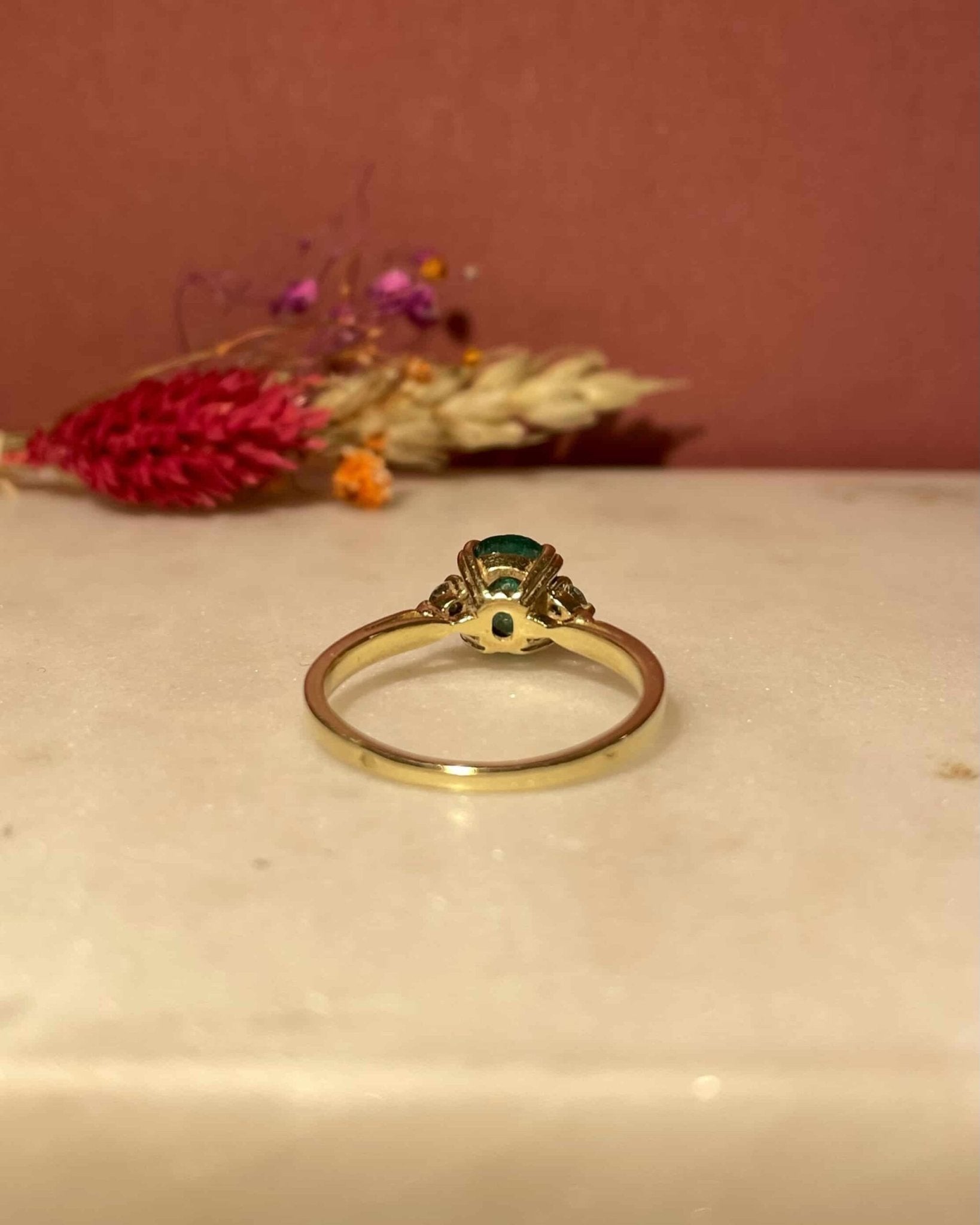 Bague Trilogie Émeraude 0.70 carat & Diamants "Oliviana" - Elliade Paris