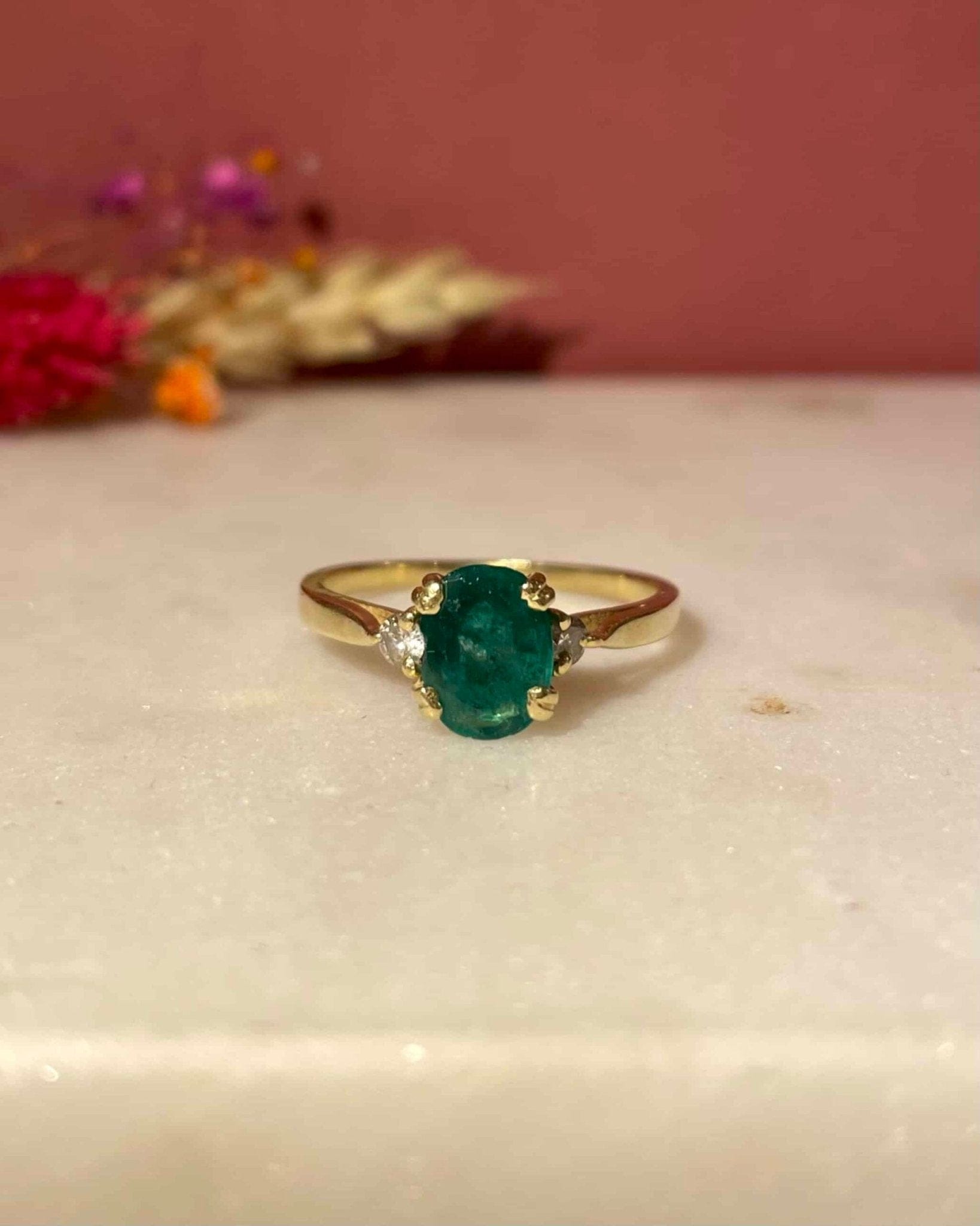 Bague Trilogie Émeraude 0.70 carat & Diamants "Oliviana" - Elliade Paris