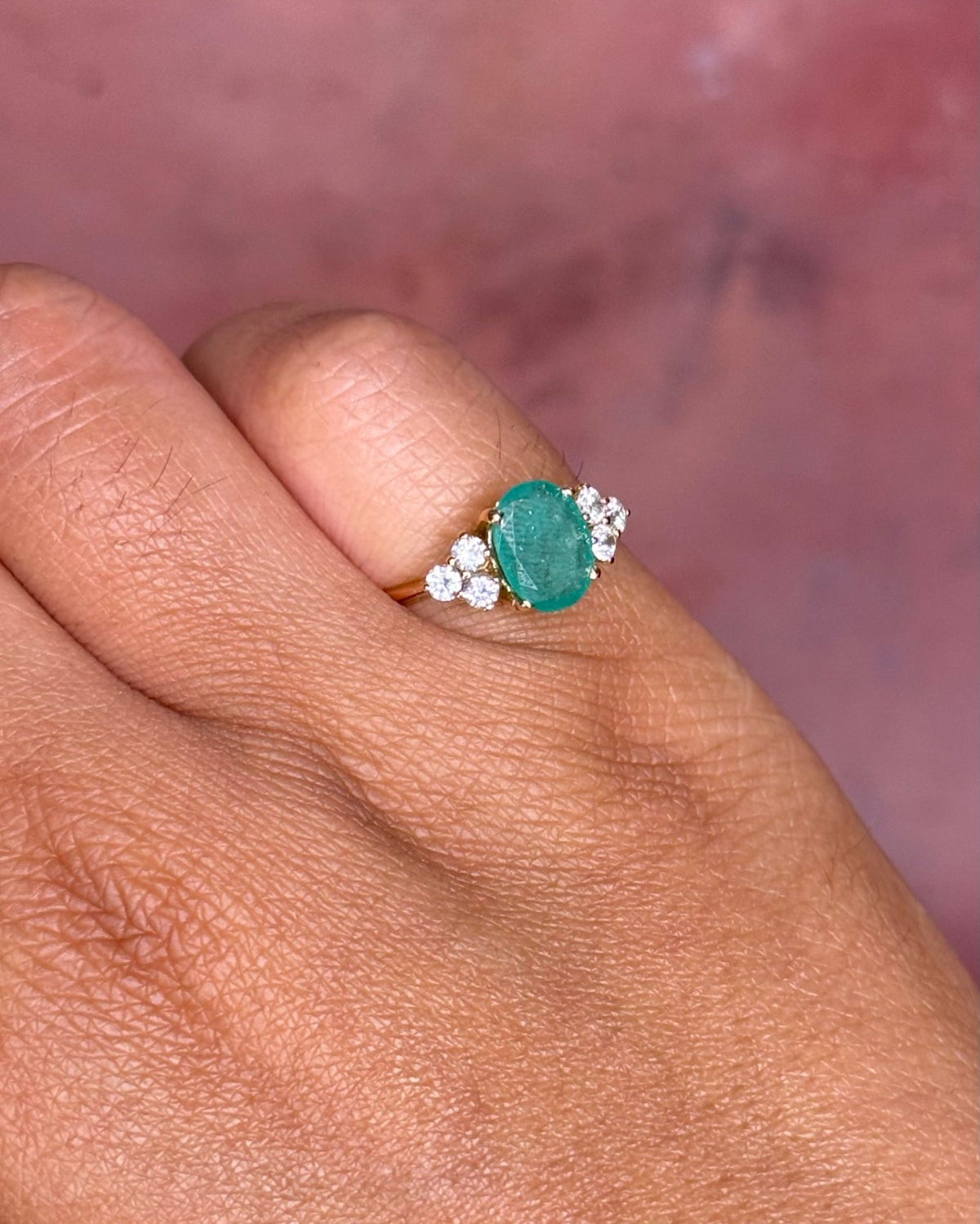 Bague Trilogie Émeraude 0.90 carat & Diamants 0.30 carat "Monica" - Elliade Paris