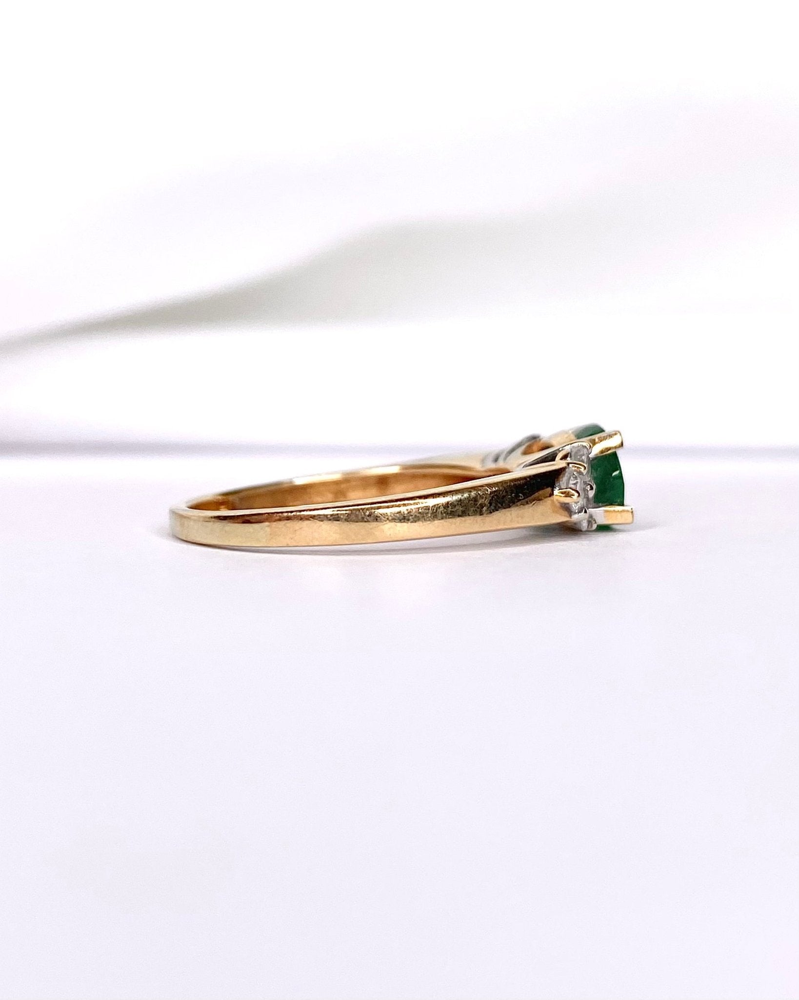 Bague Trilogie Émeraude 1.12 carat & 6 Diamants "Siarra" - Elliade Paris