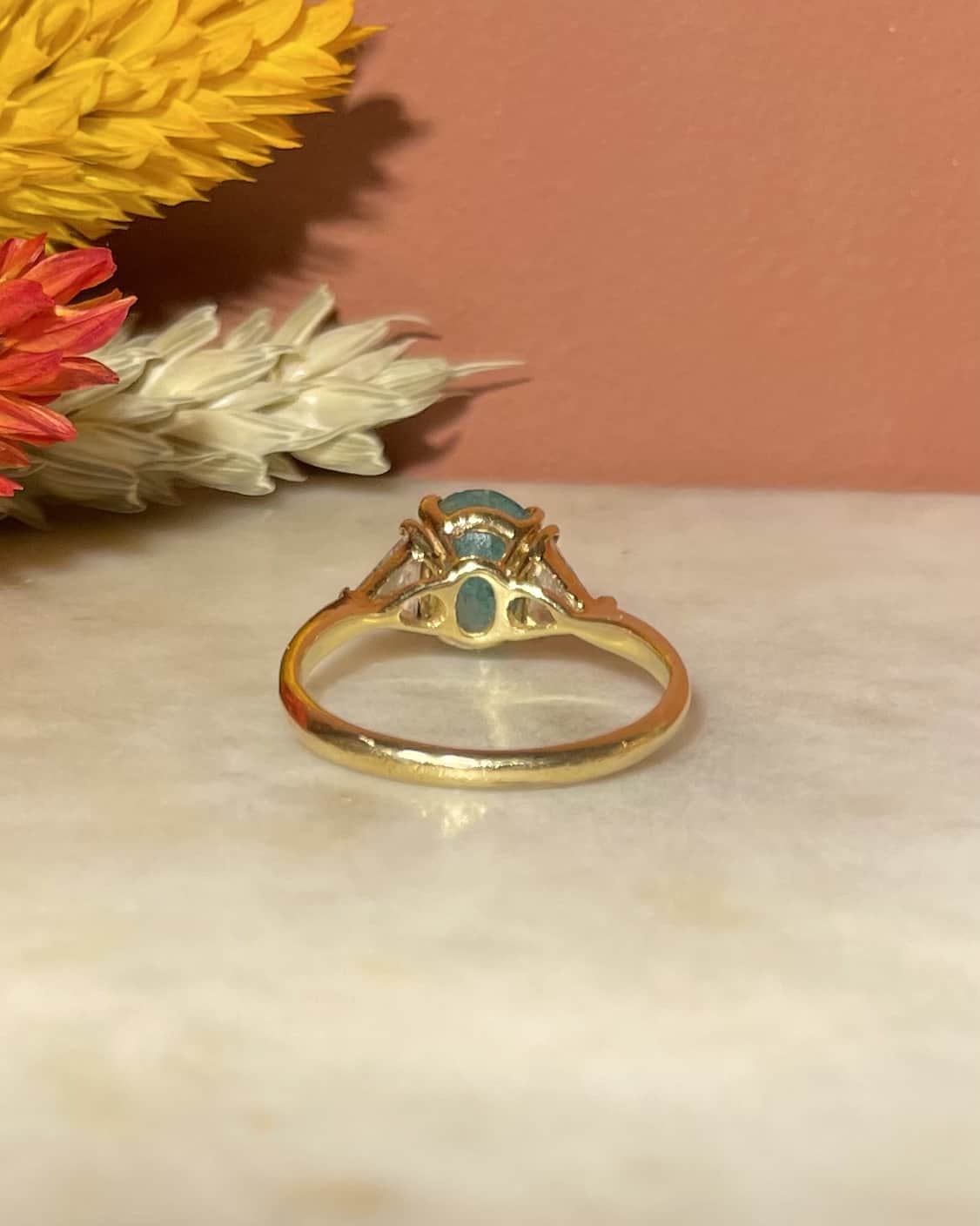 Bague Trilogie Émeraude 1.20 carat et Diamants "Harmonie" - Elliade Paris