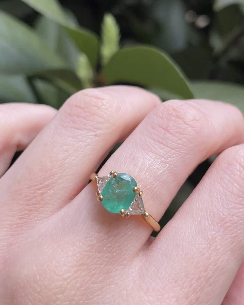 Bague Trilogie Émeraude 1.20 carat et Diamants "Harmonie" - Elliade Paris