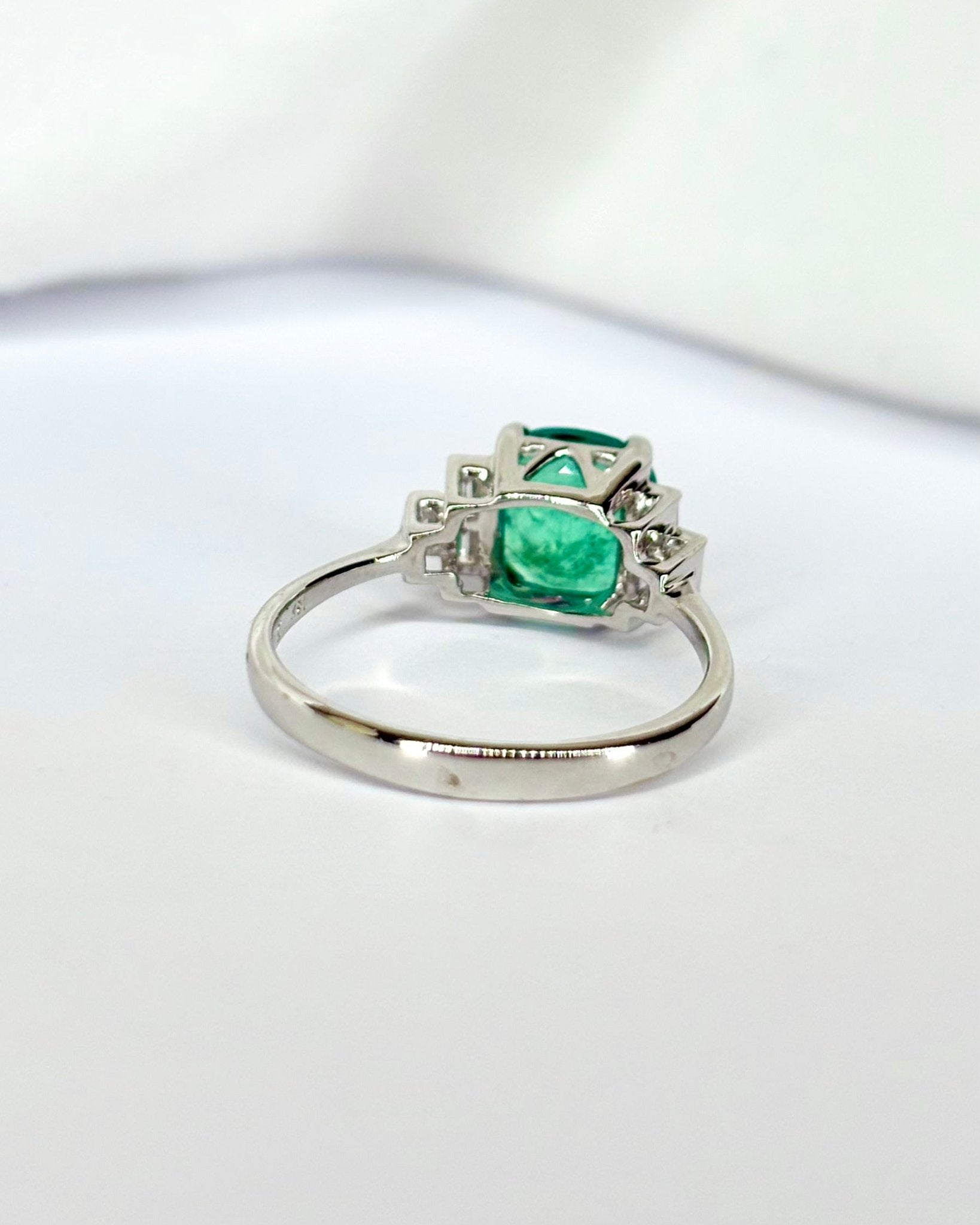 Bague Trilogie Émeraude 1.60 carat & Diamants "Théa" - Elliade Paris