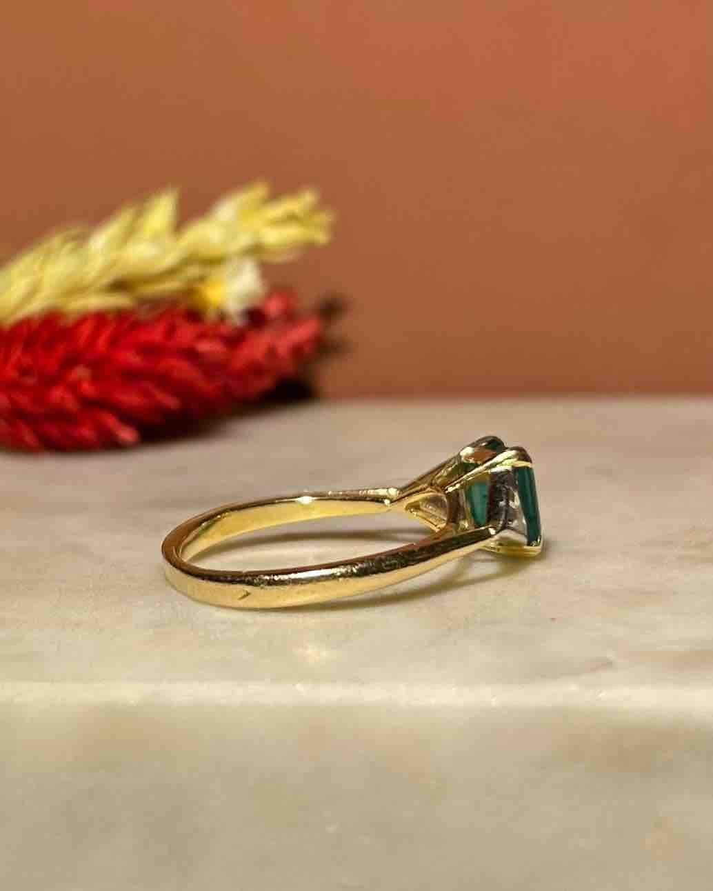 Bague Trilogie Émeraude 1.80 carat et Diamants "Jailys" - Elliade Paris