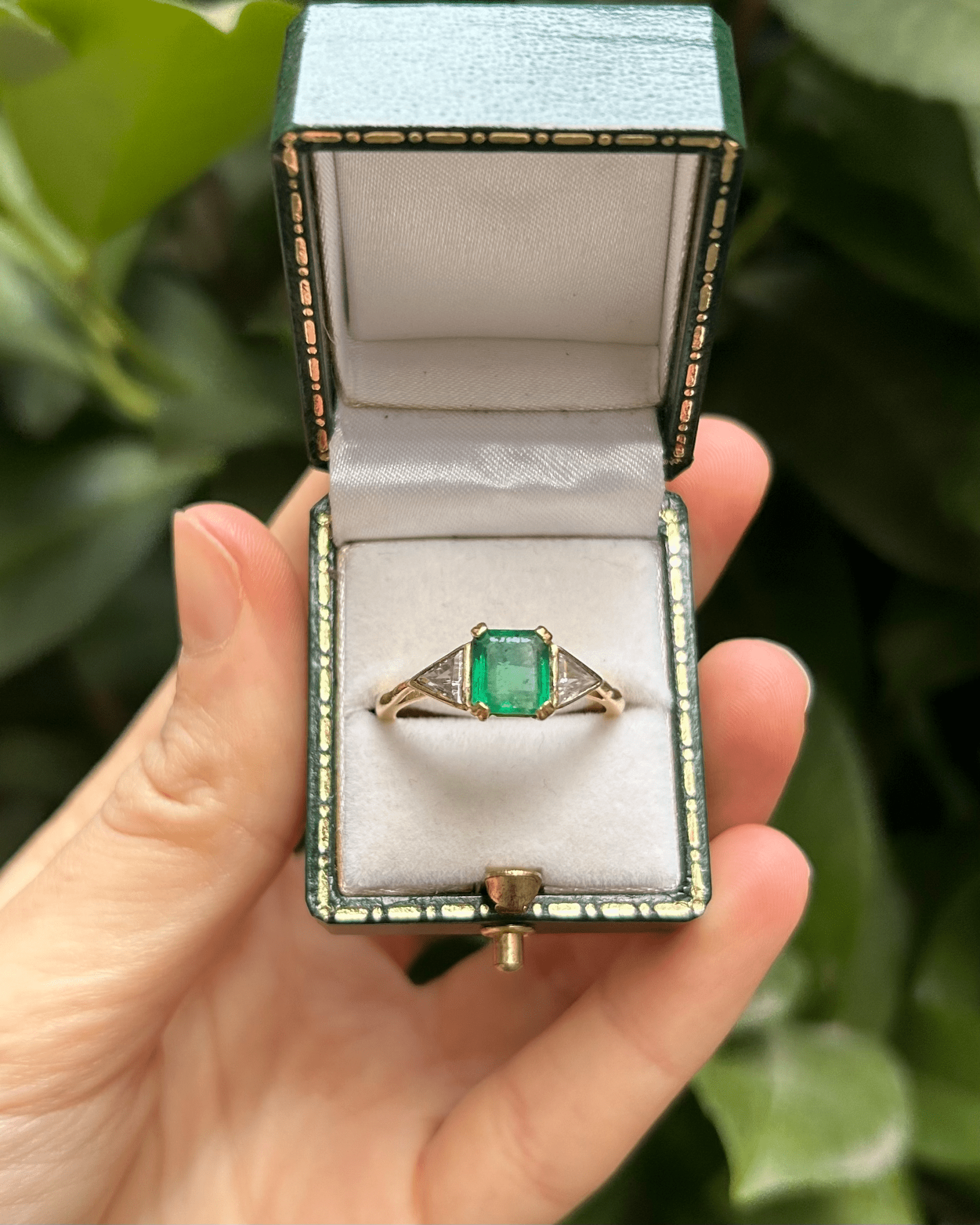 Bague Trilogie Émeraude 1.80 carat et Diamants "Jailys" - Elliade Paris