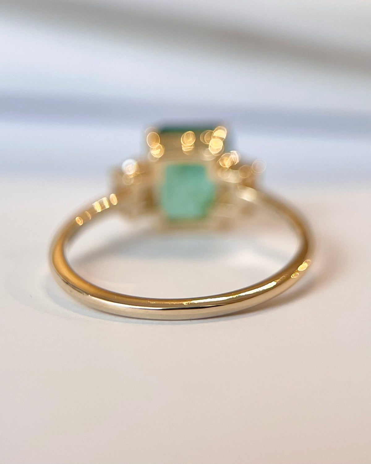 Bague Trilogie Émeraude 1.90 carat & Diamants 0.40 carat "Ophélie" - Elliade Paris