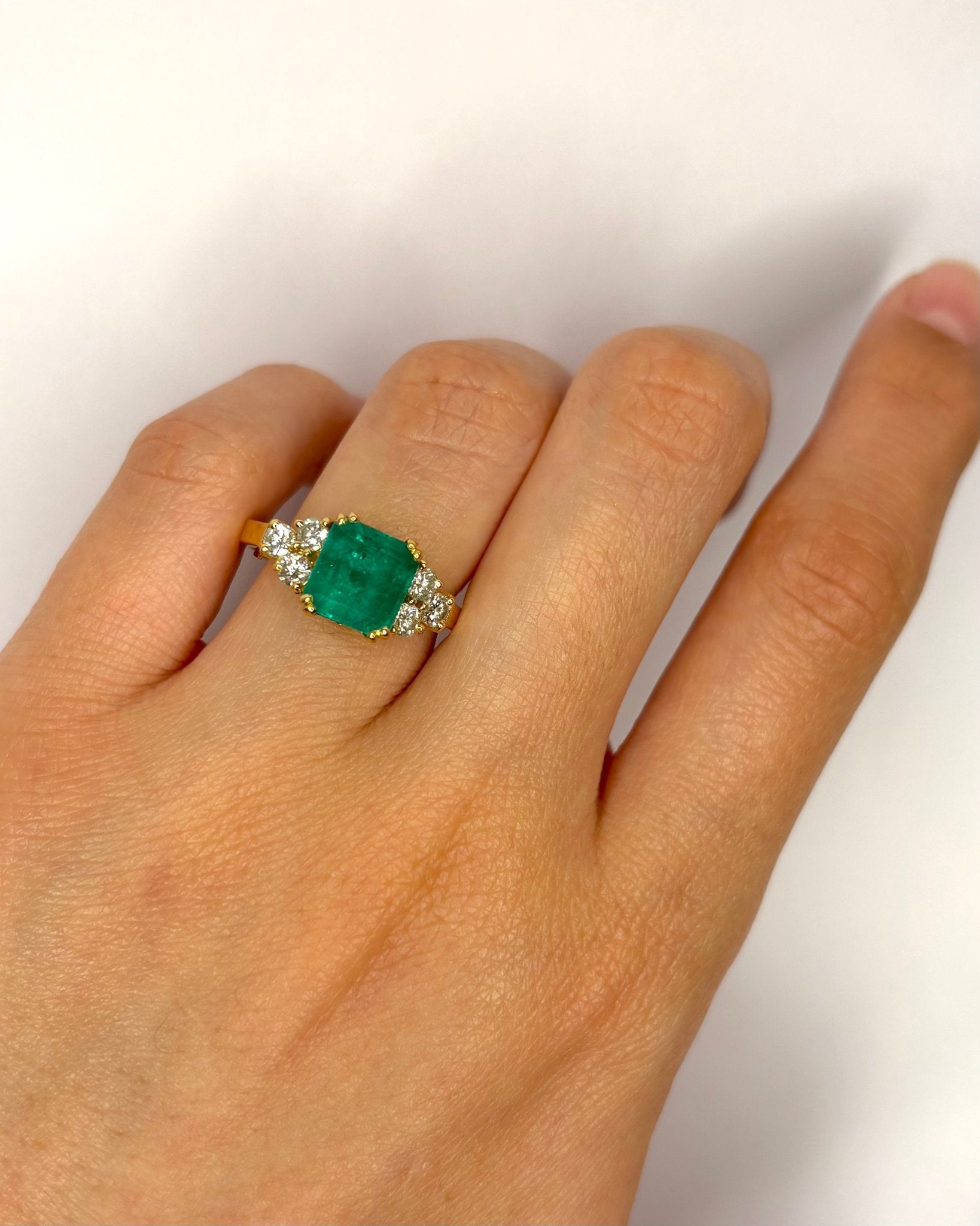 Bague Trilogie Émeraude 3 carats & Diamants 0.48 carat "Anna" - Elliade Paris