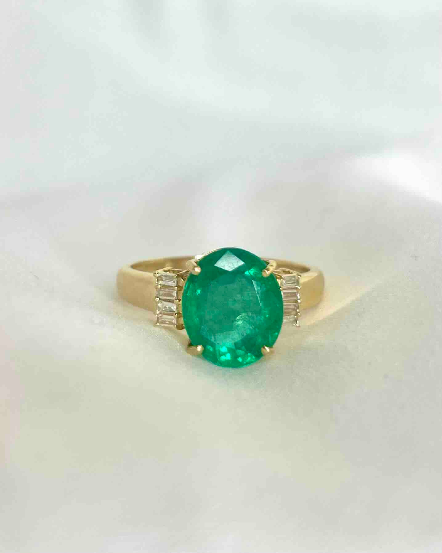 Bague Trilogie Émeraude 3.17 carats & 8 Diamants "Lyséa" - Elliade Paris