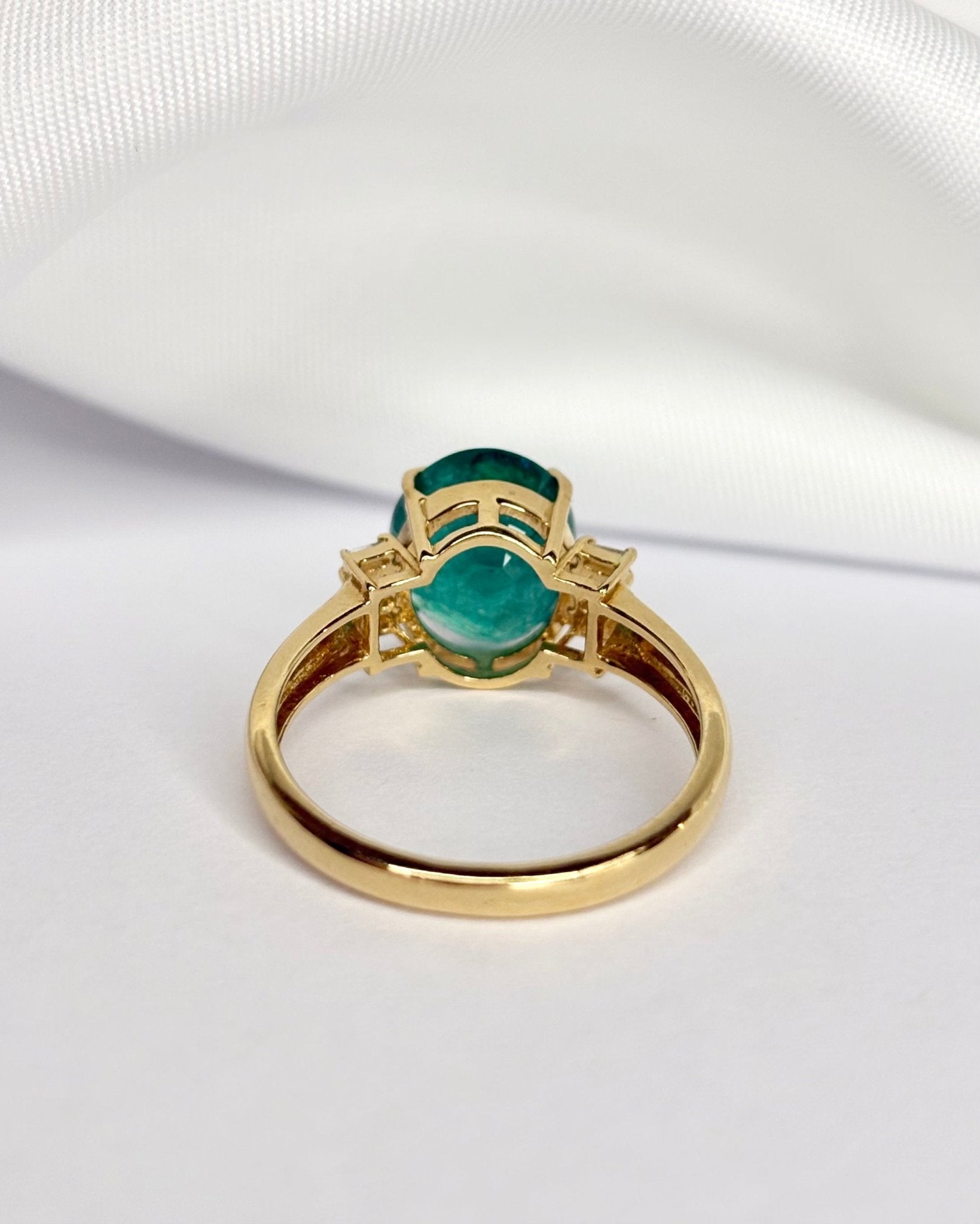 Bague Trilogie Émeraude 3.17 carats & 8 Diamants "Lyséa" - Elliade Paris