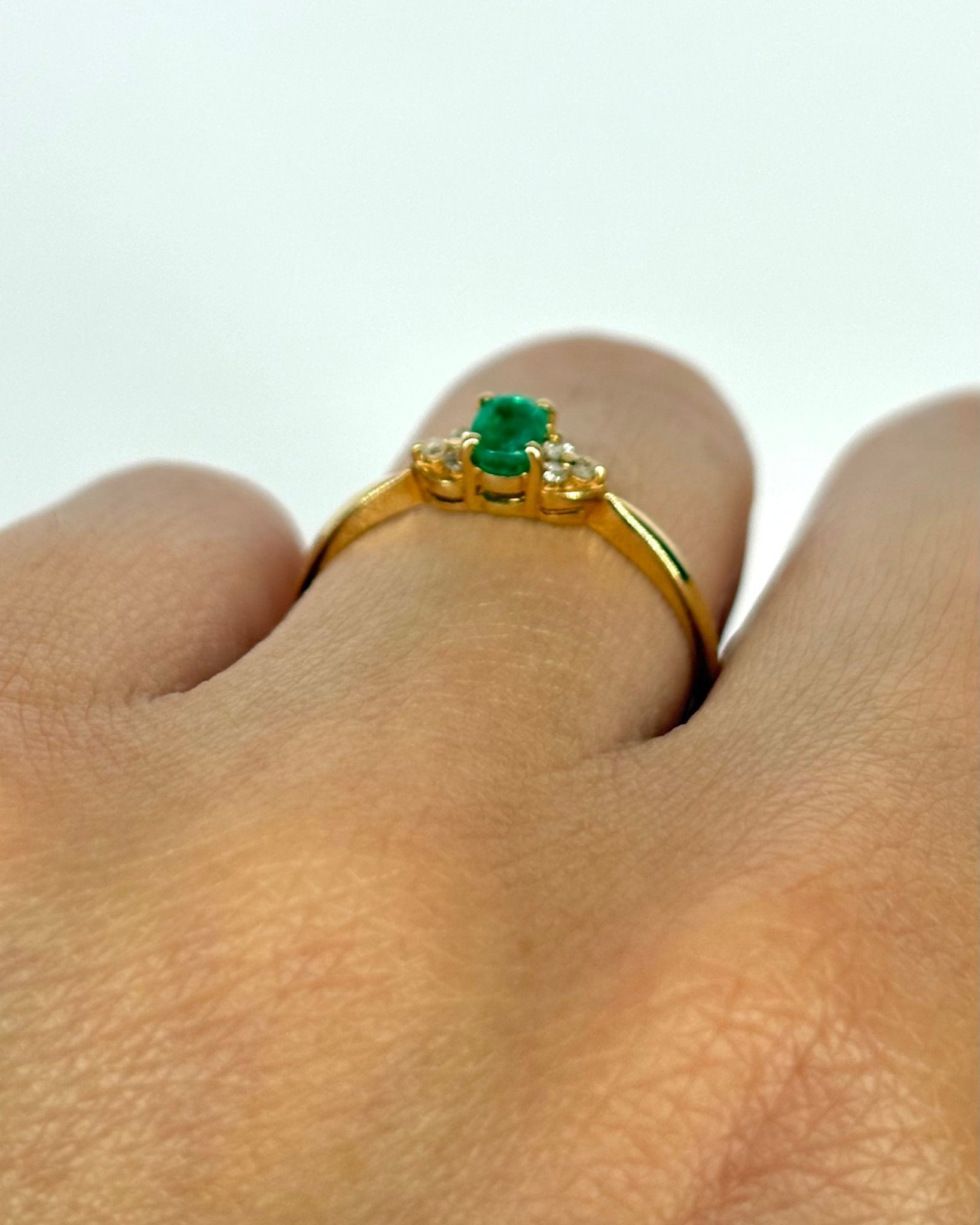 Bague Trilogie Émeraude & 6 Diamants "Émilie" - Elliade Paris