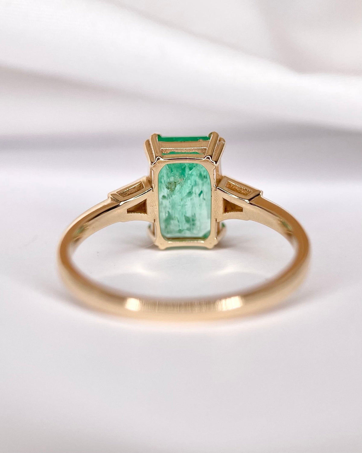 Bague Trilogie Émeraude Colombienne 2.40 carats & Diamants "Alisée" - Elliade Paris