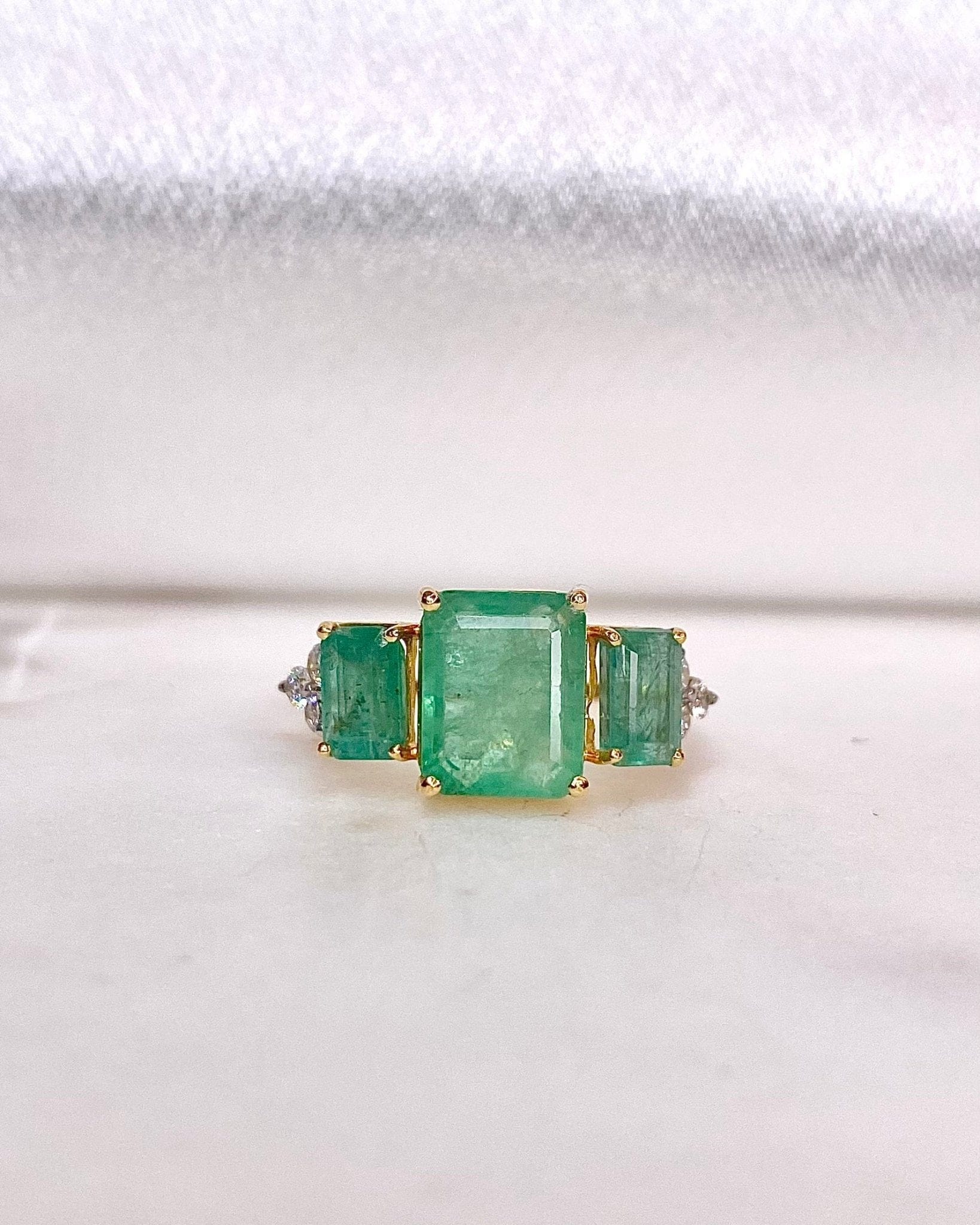 Bague Trilogie Emeraudes 3.10 carats & Diamants "Hortensia" - Elliade Paris