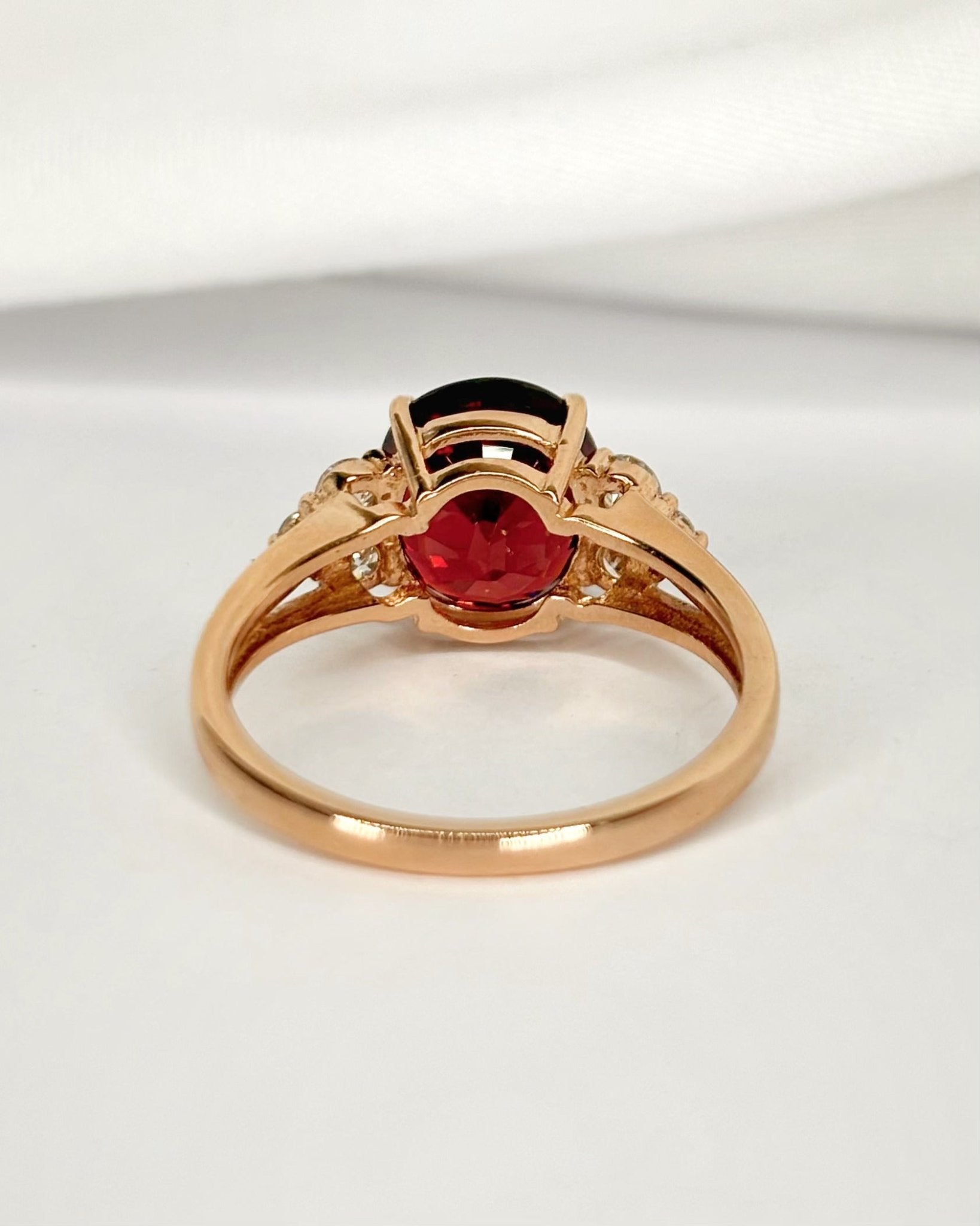 Bague Trilogie Grenat 3.40 carats & Diamants 0.29 carat "Astrid" - Elliade Paris