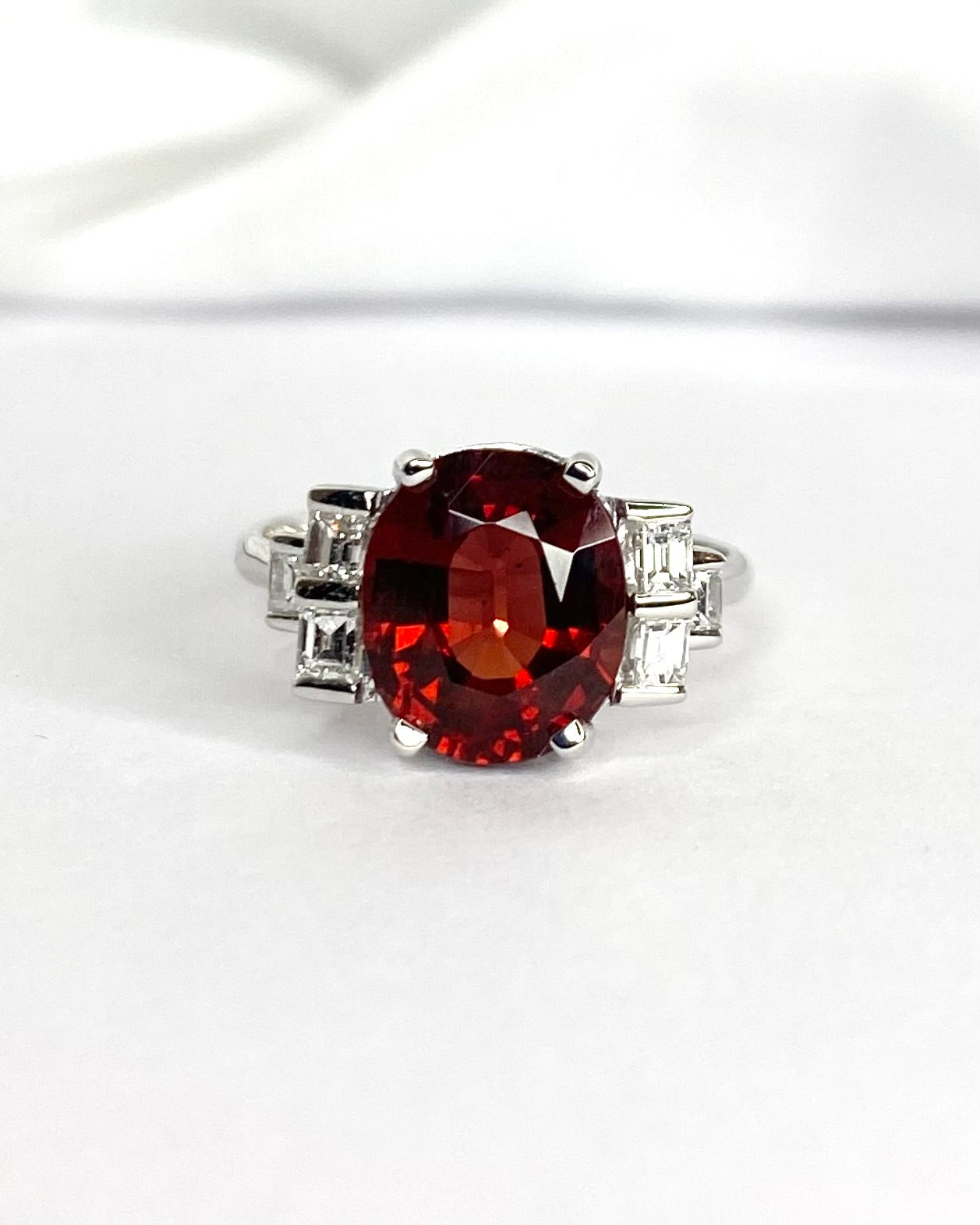 Bague Trilogie Grenat 3.43 carats & Diamants 0.31 carat "Mélusine" - Elliade Paris