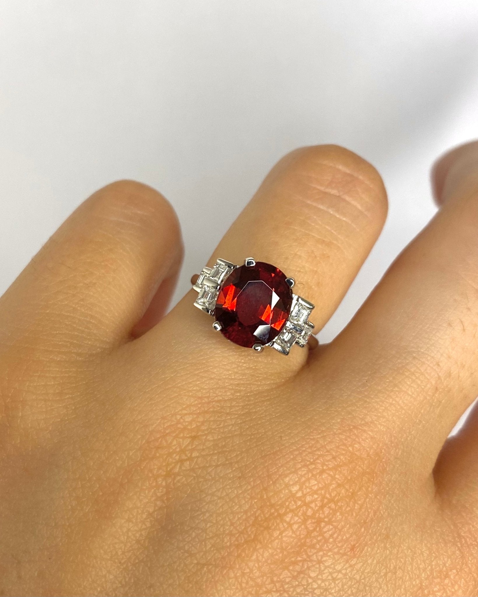 Bague Trilogie Grenat 3.43 carats & Diamants 0.31 carat "Mélusine" - Elliade Paris