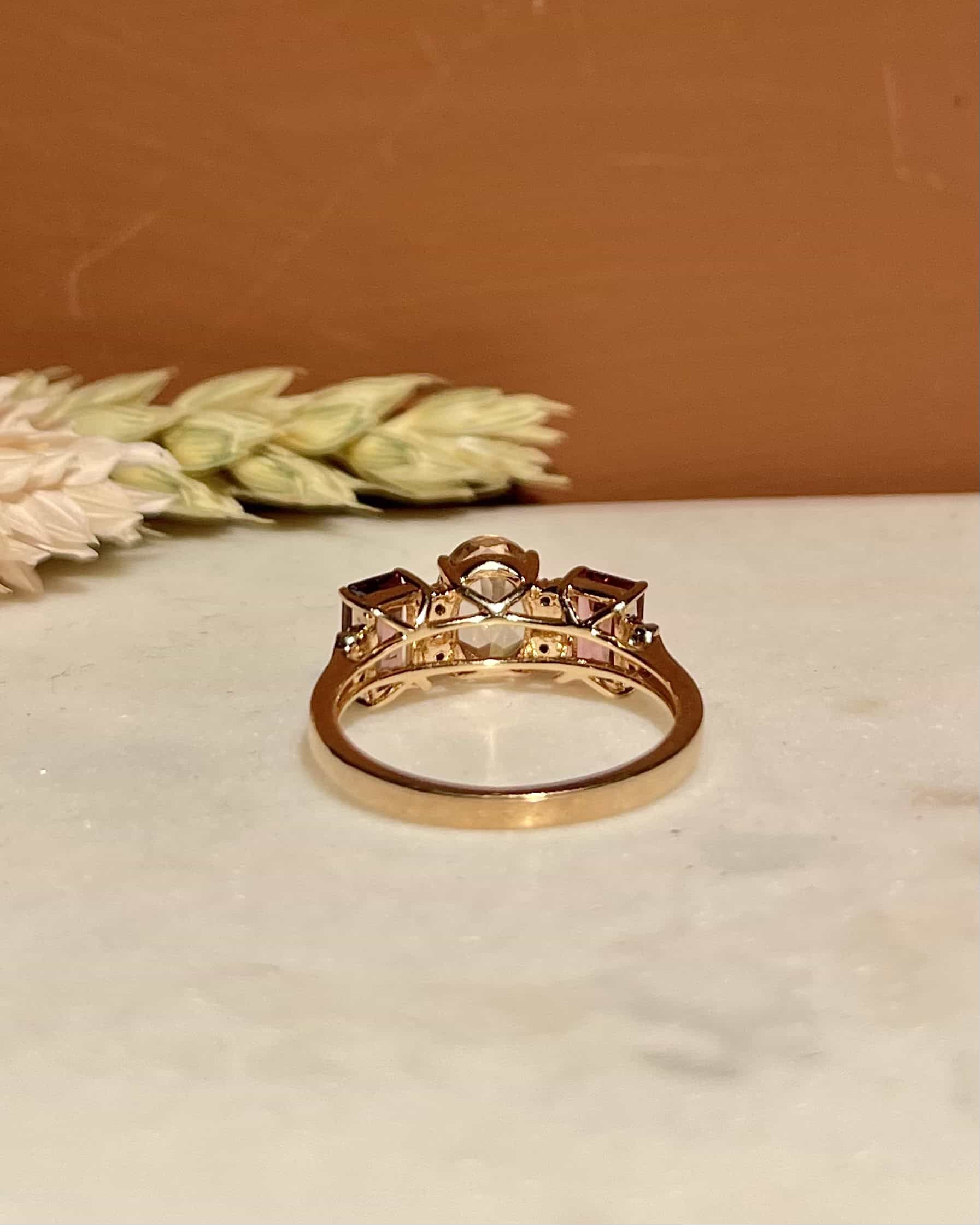 Bague Trilogie Morganite & Grenats & Diamants "Maya" - Elliade Paris