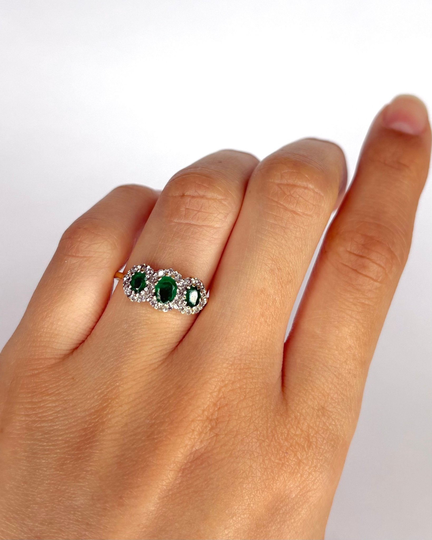 Bague Trilogie Marguerite Émeraudes & 28 Diamants "Julianne" - Elliade Paris